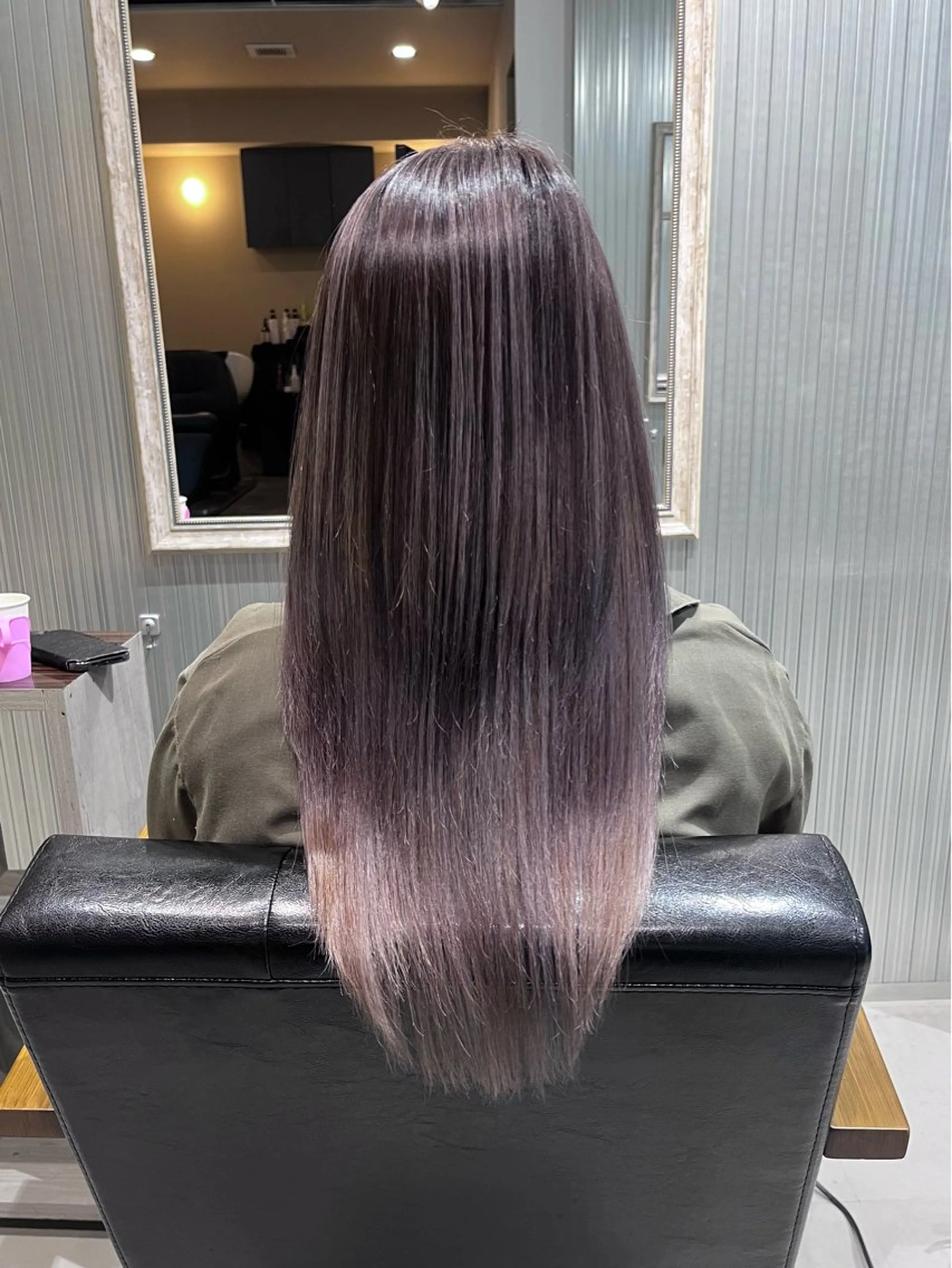 セミロング カラー バレイヤージュ ブリーチ グレージュ ハイライトカラー ラベンダーカラー ヘアカラー KIZU 髪質改善 オカルト怪談のヘアスタイル