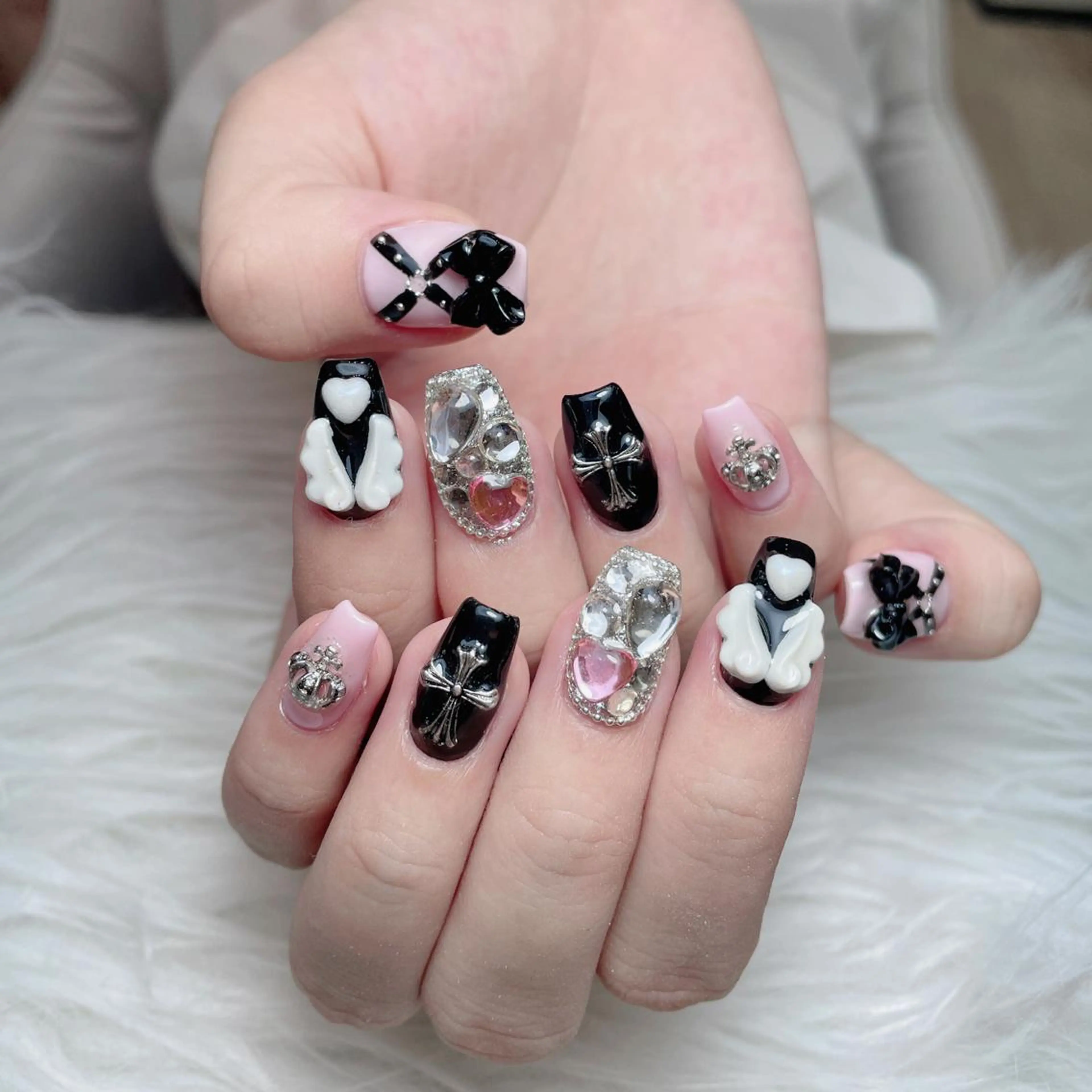 ネイル オーロラネイル フレンチネイル ハート 韓国ネイル ミラーネイル ハンドネイル MELODY BEAUTY SALON所属・Melody  スカルプ専門店のネイルデザイン