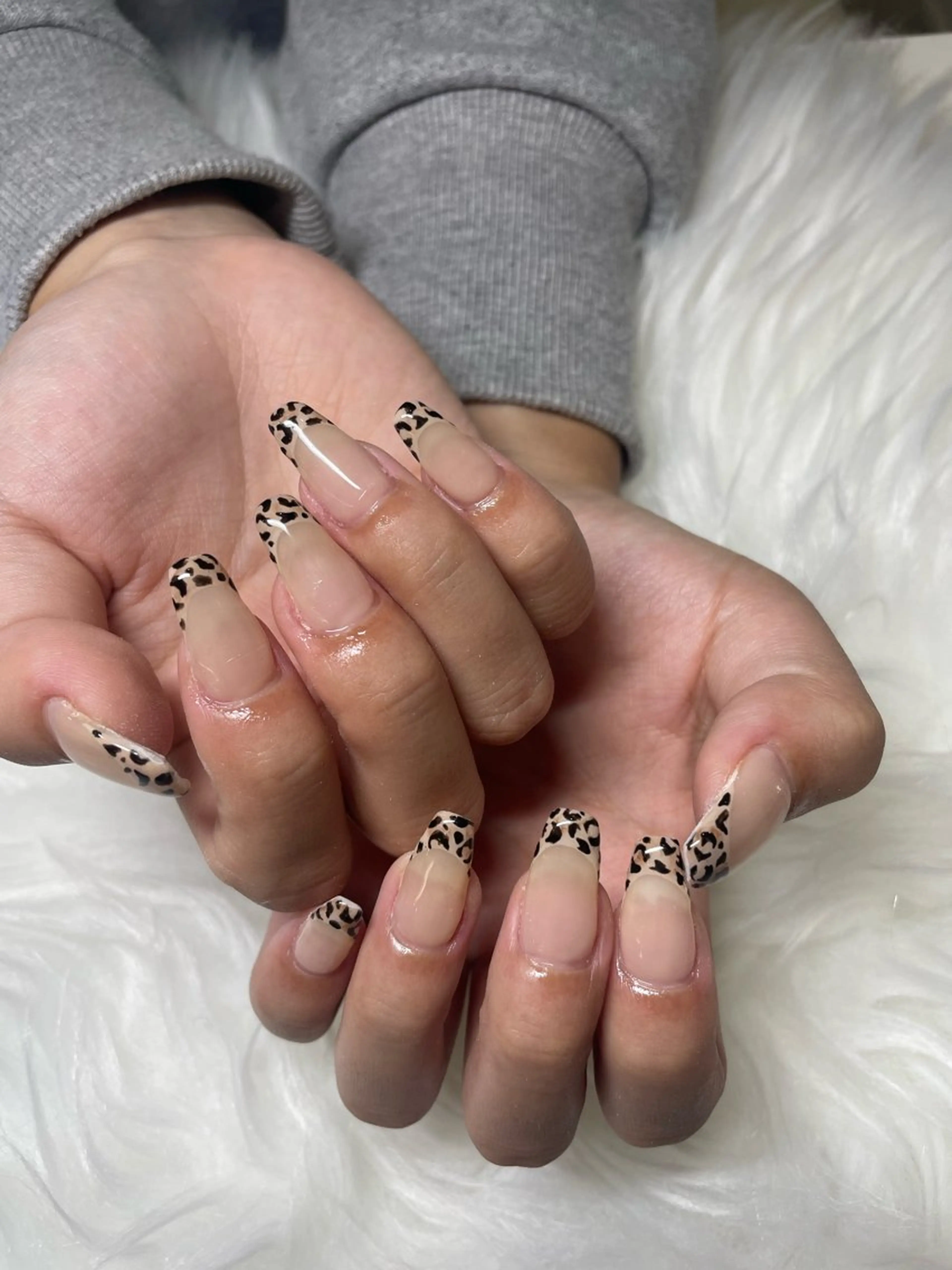 ネイル アニマル柄 フレンチネイル ハンドネイル e-up by boss所属・e-up nail Arisaのネイルデザイン
