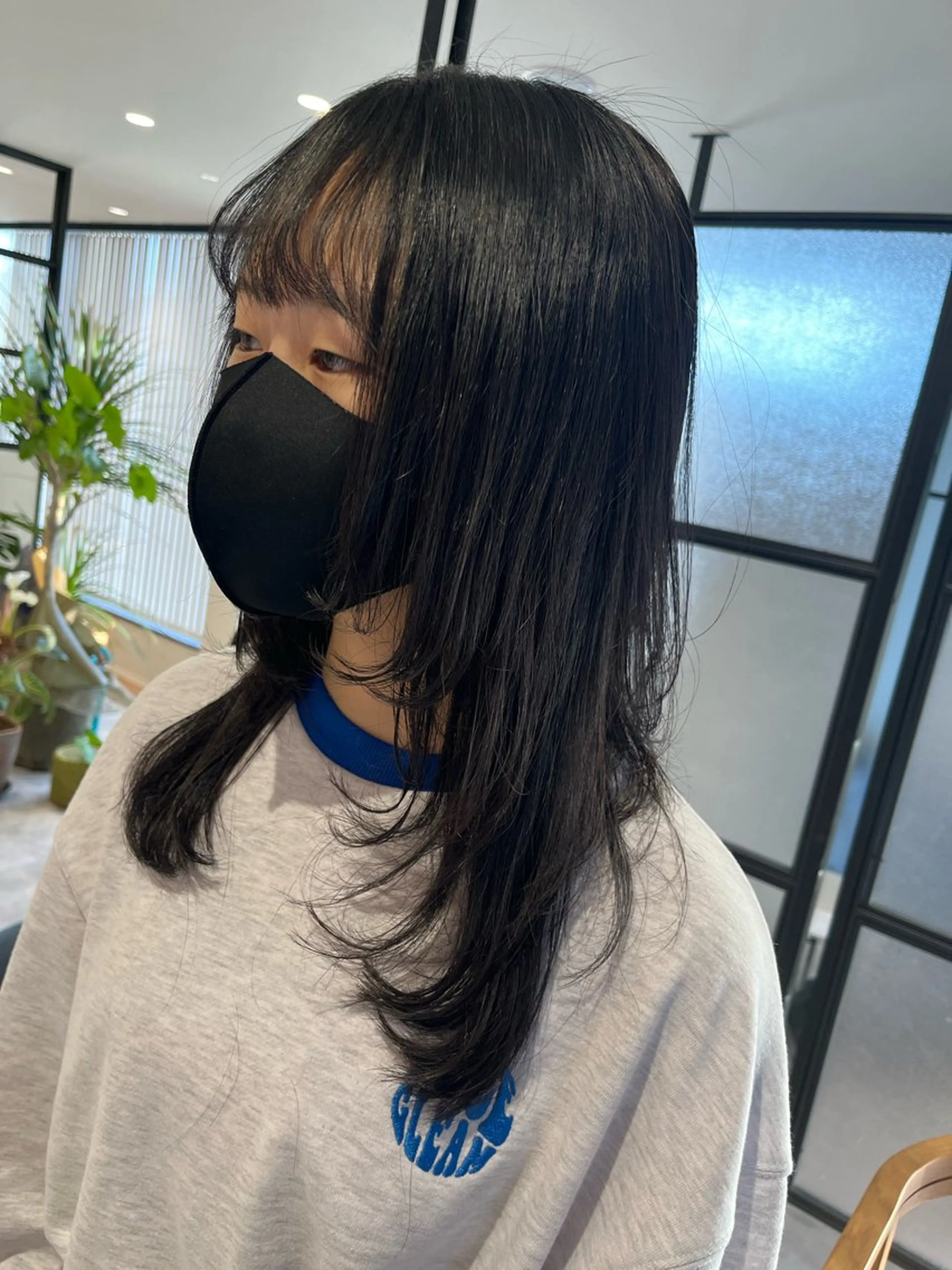 ロング ウルフカット 伊津 綾理彩のヘアスタイル