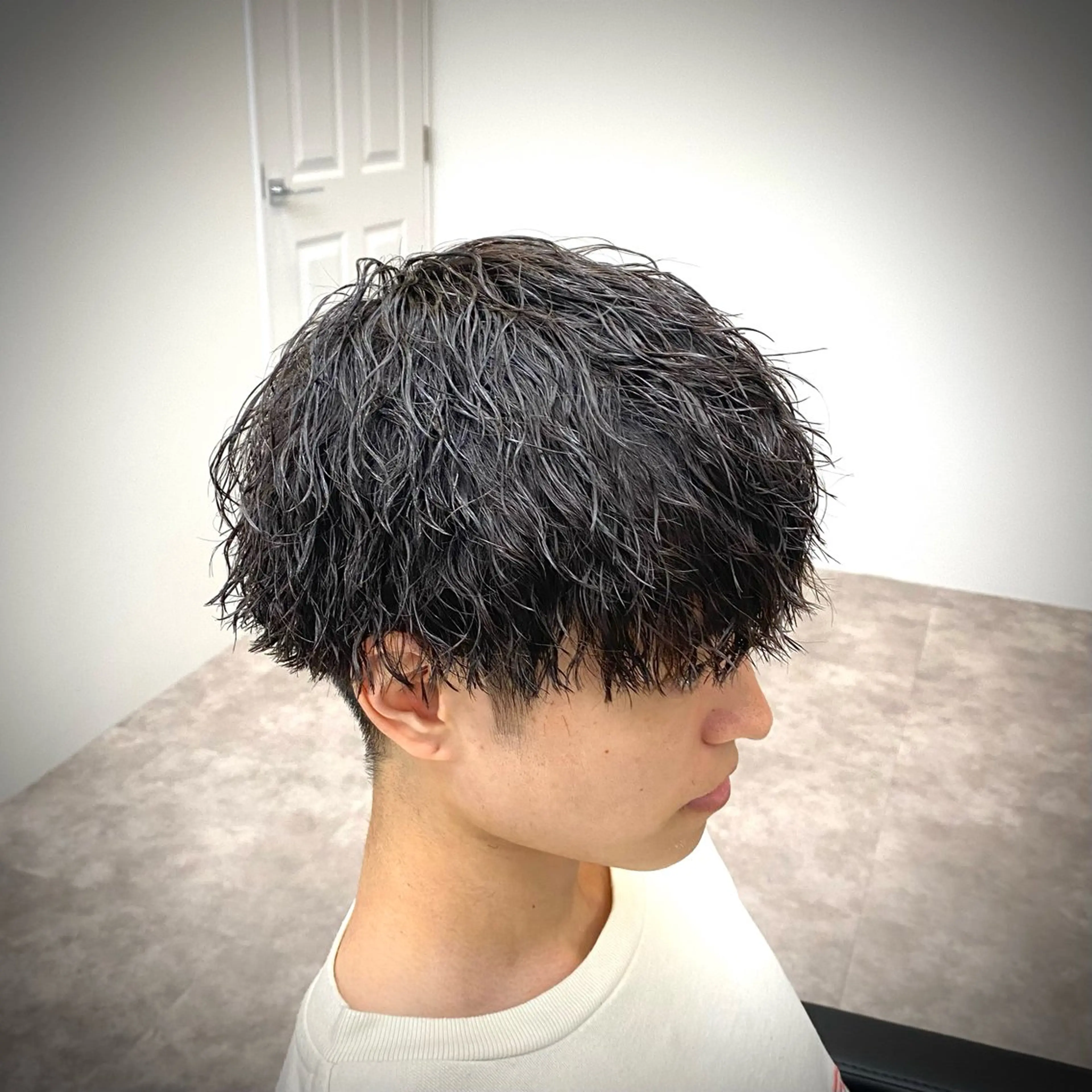ミディアム パーマ メンズ マッシュ カット パーマ men's hair salon First藤沢店所属・ツイスパ/波巻き/ サーフ/嶋田就斗のヘアスタイル