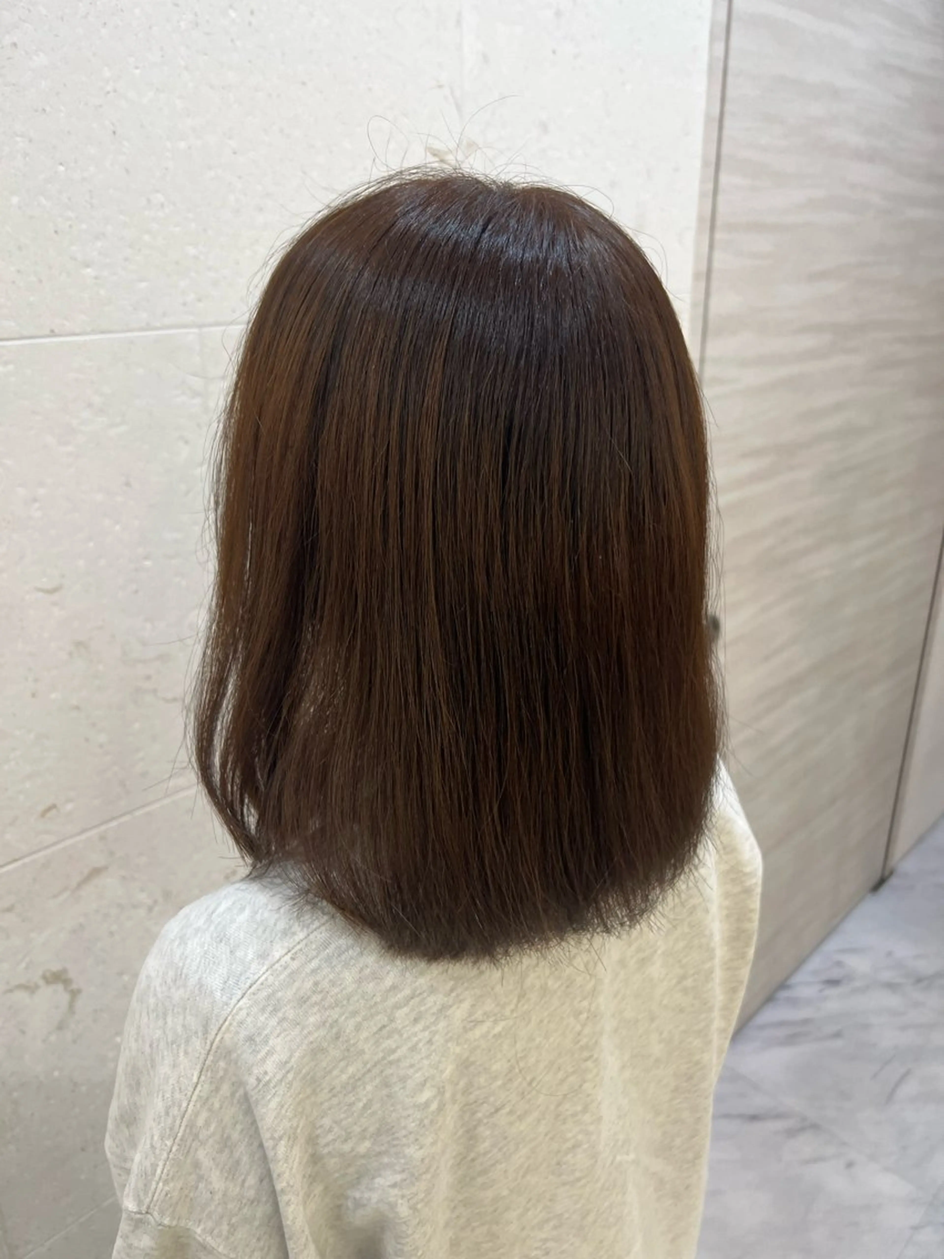 セミロング カラー ブラウンカラー 透明感カラー ラベンダーカラー ラベンダーブラウン ヘアカラー 鈴木 愛華のヘアスタイル