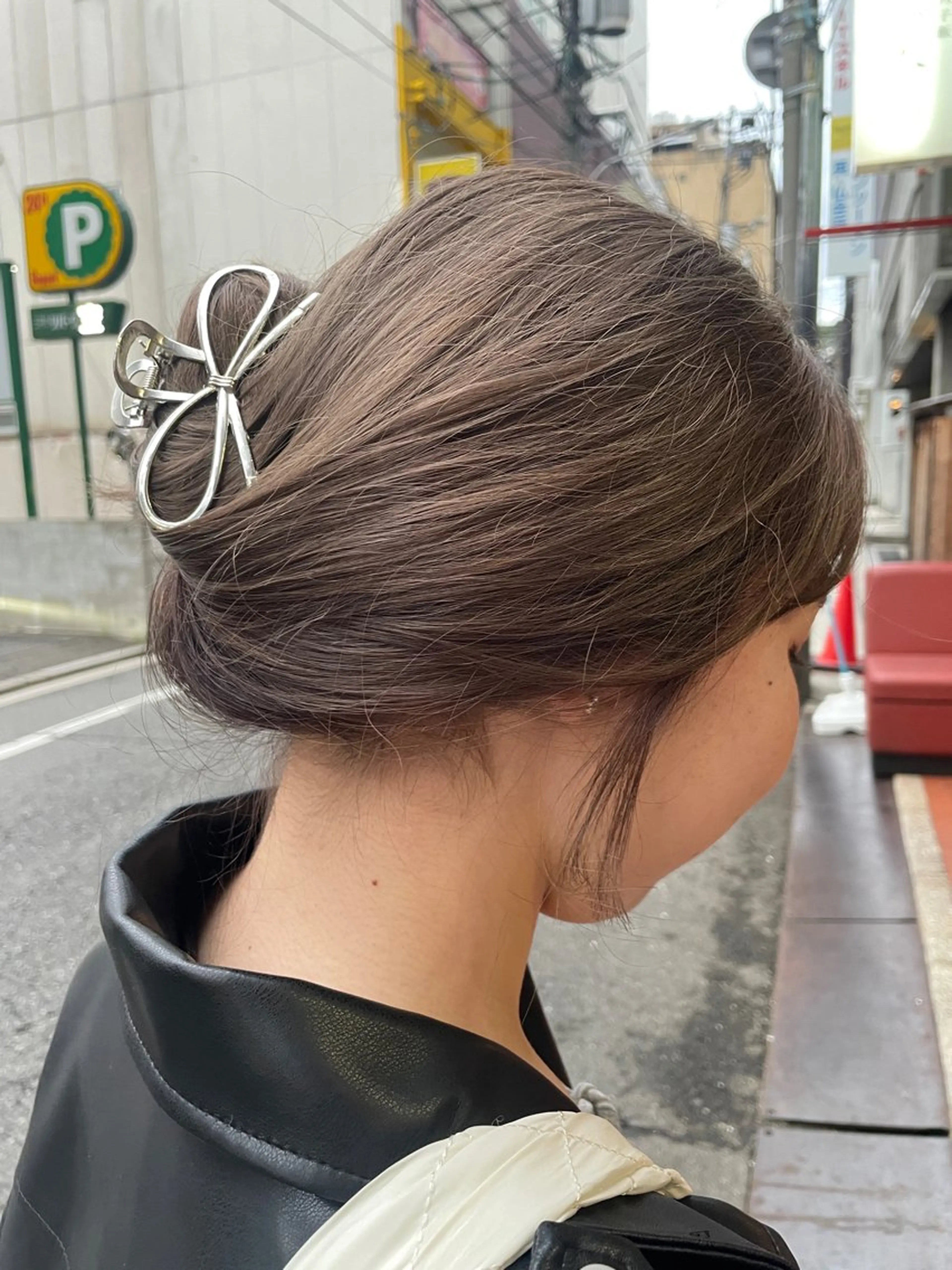 セミロング カラー ベージュカラー ブリーチ オリーブベージュ カット ヘアカラー トリートメント さの あやねのヘアスタイル
