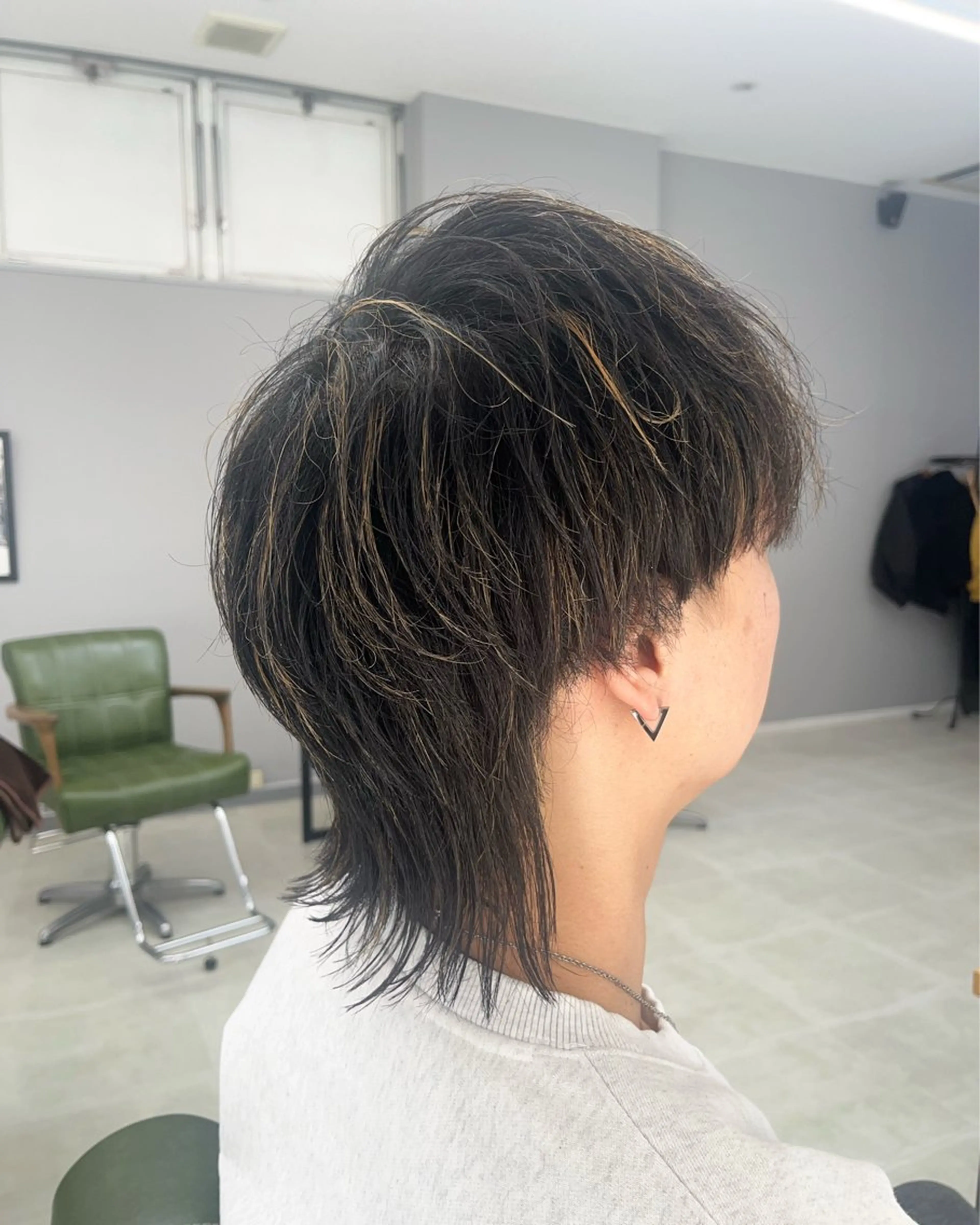 ミディアム メンズ メンズハイライト メンズウルフカット ハイライト ウルフカット 小池 風賀のヘアスタイル