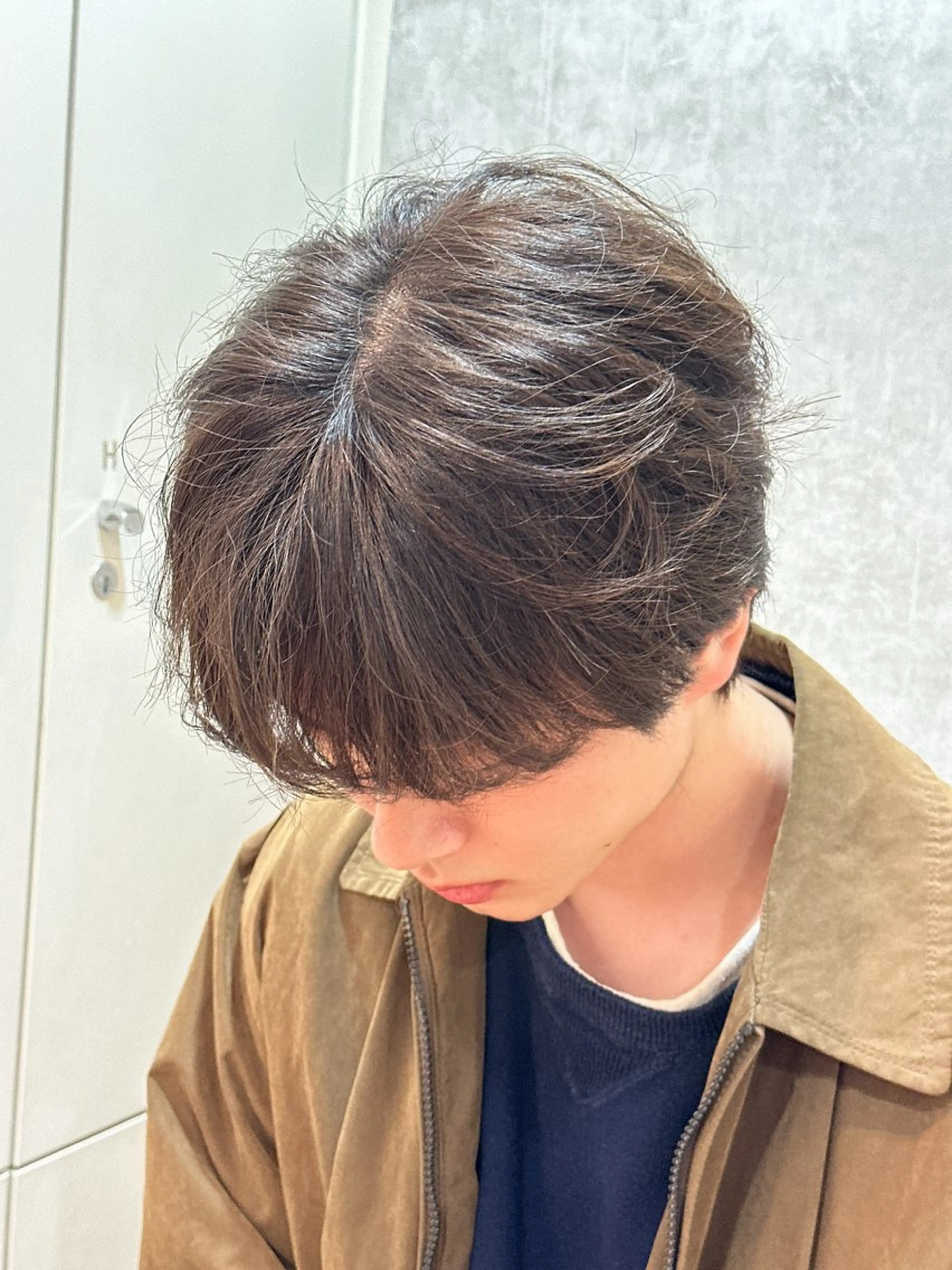 メンズ カット ラウンドマッシュシャ ドウニュアンスパーマのヘアスタイル