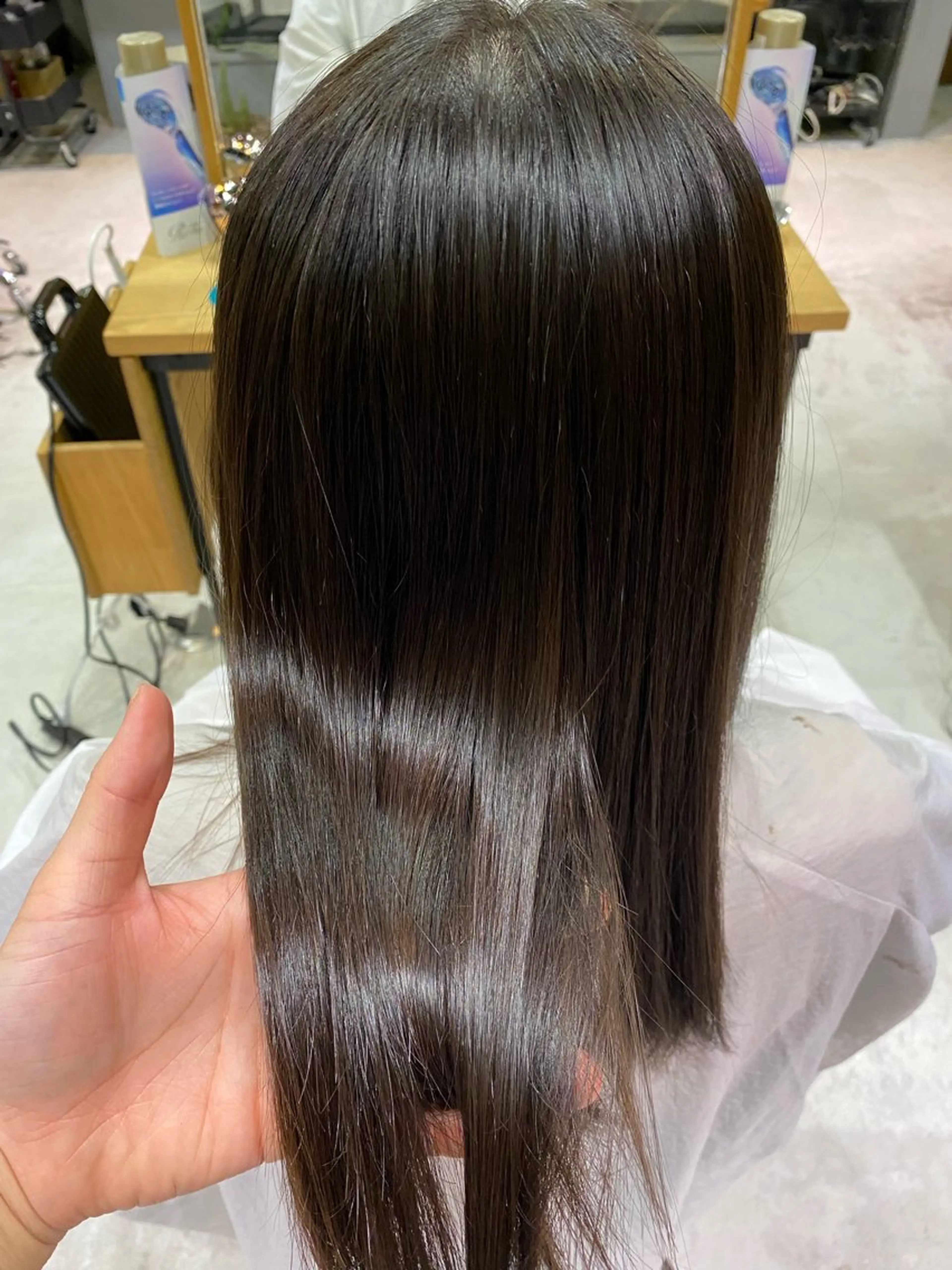 ミディアム カット 縮毛矯正 トリートメント 艶髪・透明感カラー・ 韓国ヘア・Yuriのヘアスタイル
