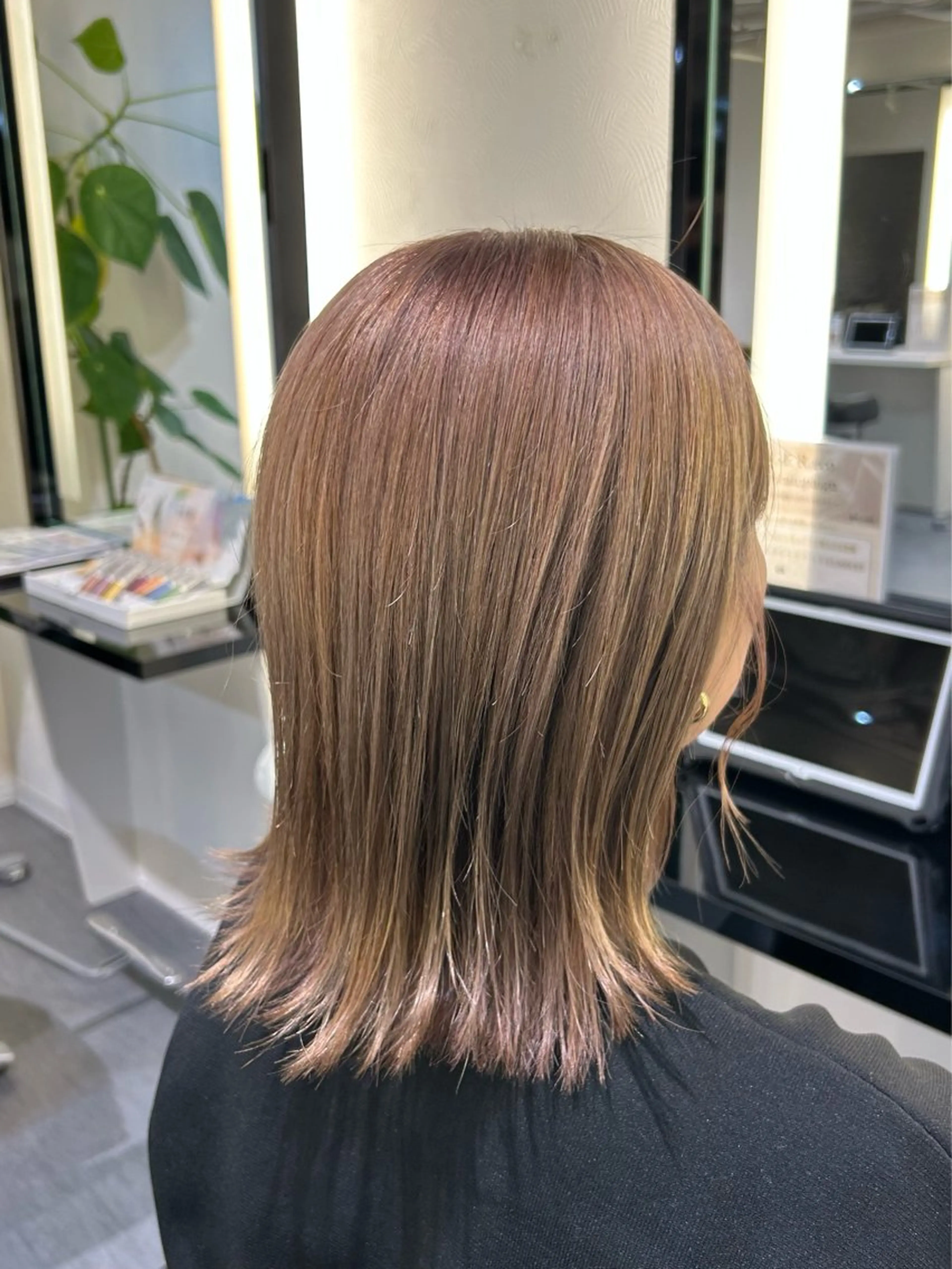 カラー ベージュカラー ミルクティーベージュ ヘアカラー stage Reco所属・西村 優那のヘアスタイル