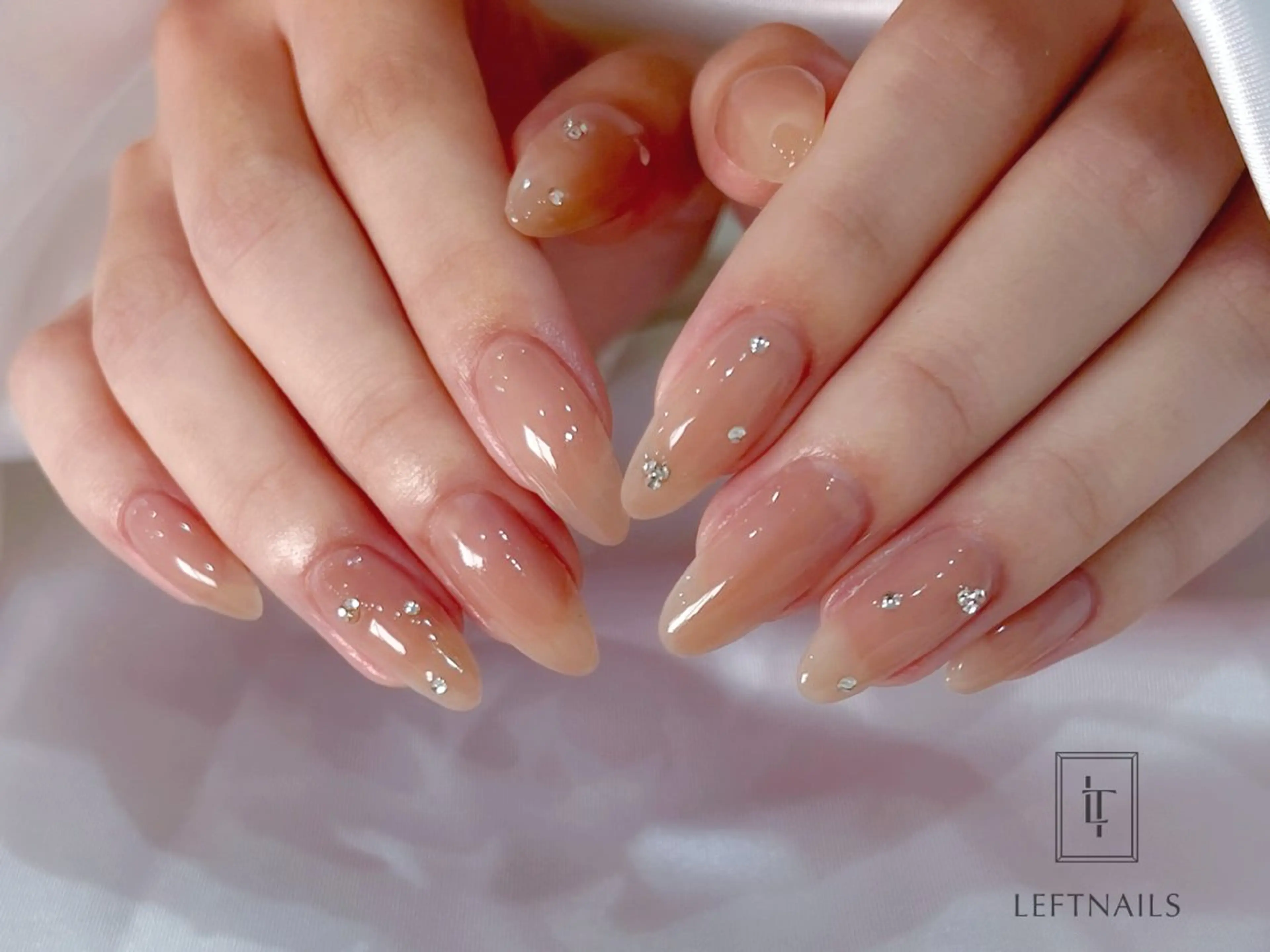 ネイル LEFTNAILS フィルインニュアンスのネイルデザイン