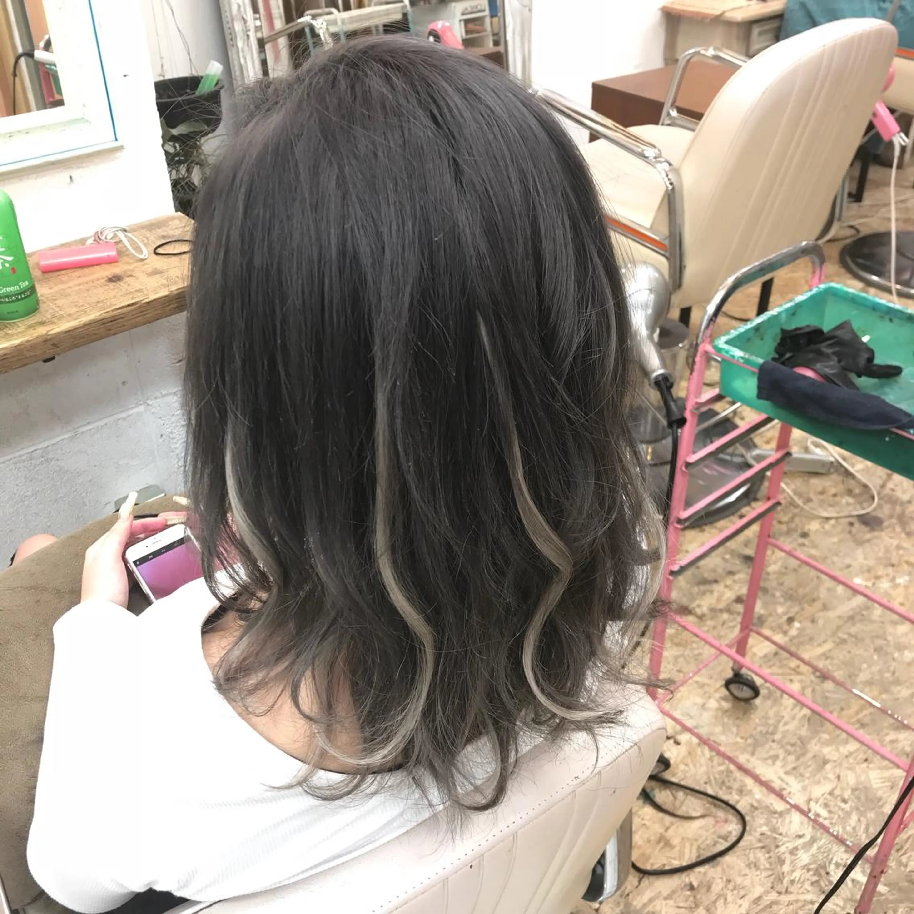 ミディアム カラー グレージュ ハイライトカラー ハイライト 平尾 拓也のヘアスタイル