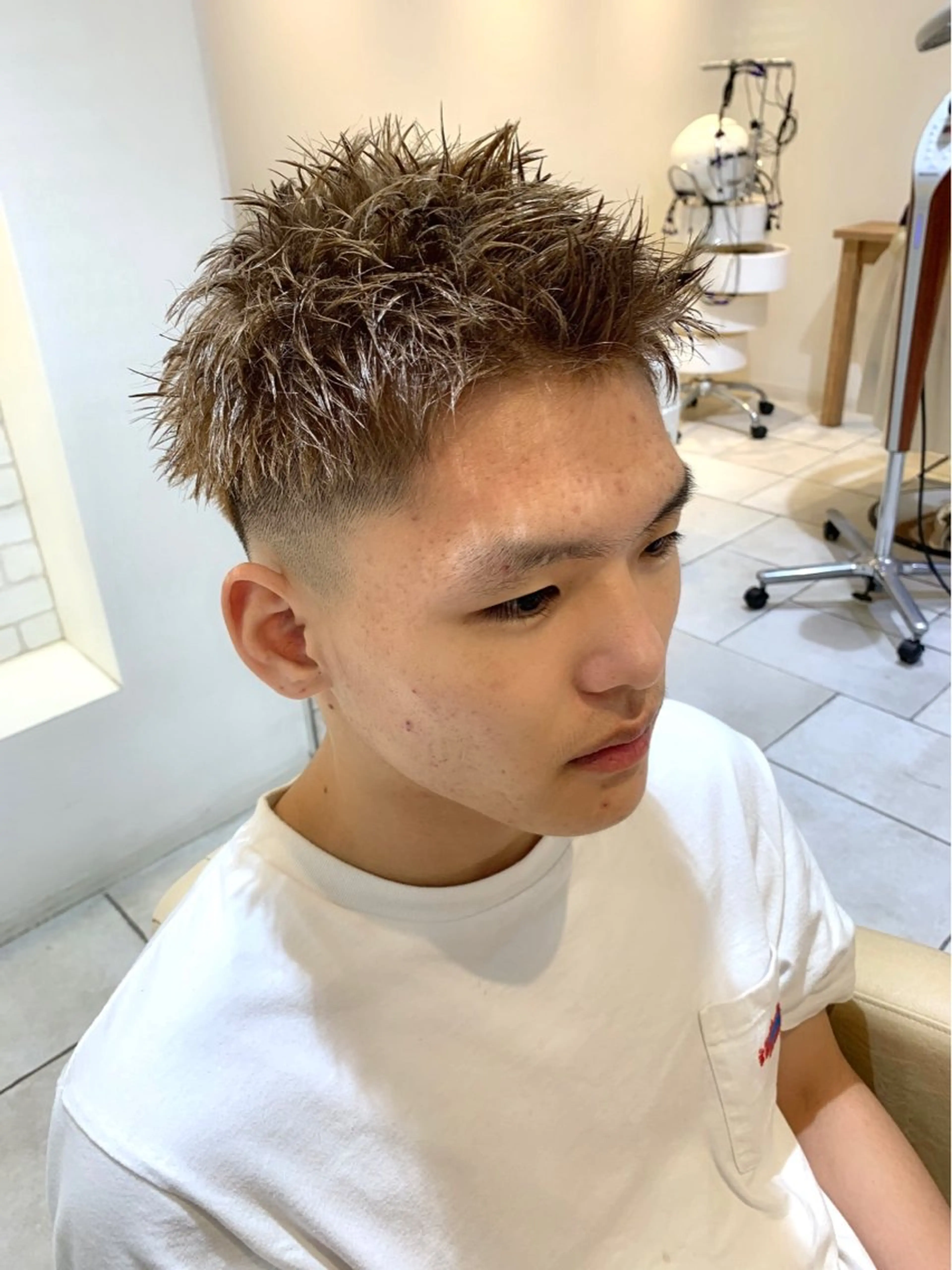 ショート カラー パーマ メンズ メンズハイトーン メンズベリーショート ベリーショート ハイトーンカラー ショートヘア NEUER BARBER所属・柏木 美優のヘアスタイル