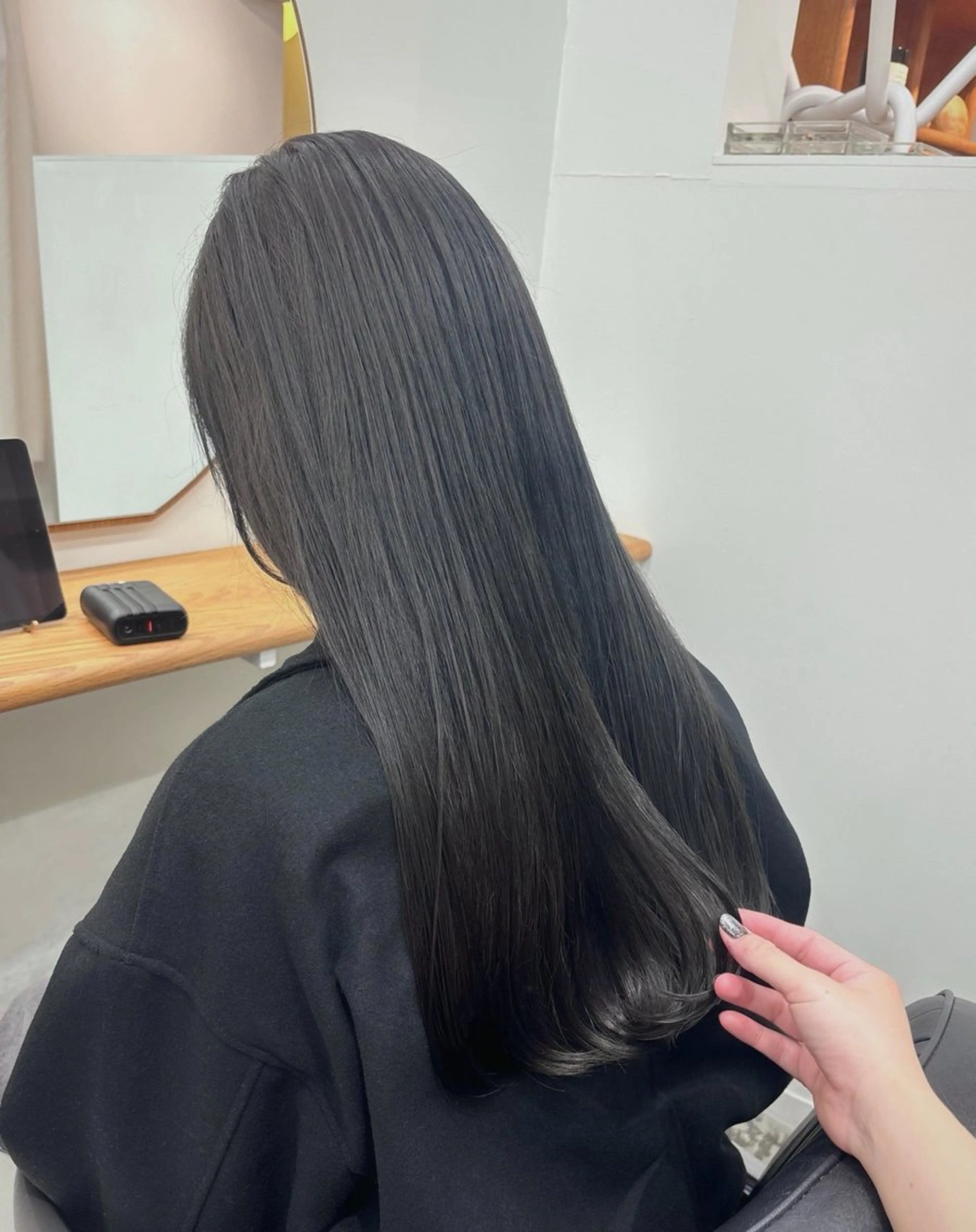 ロング カラー アッシュ ブリーチ ヘアカラー トリートメント ヘッドスパ ☑️aiko【艶 カラー・ショート募】のヘアスタイル