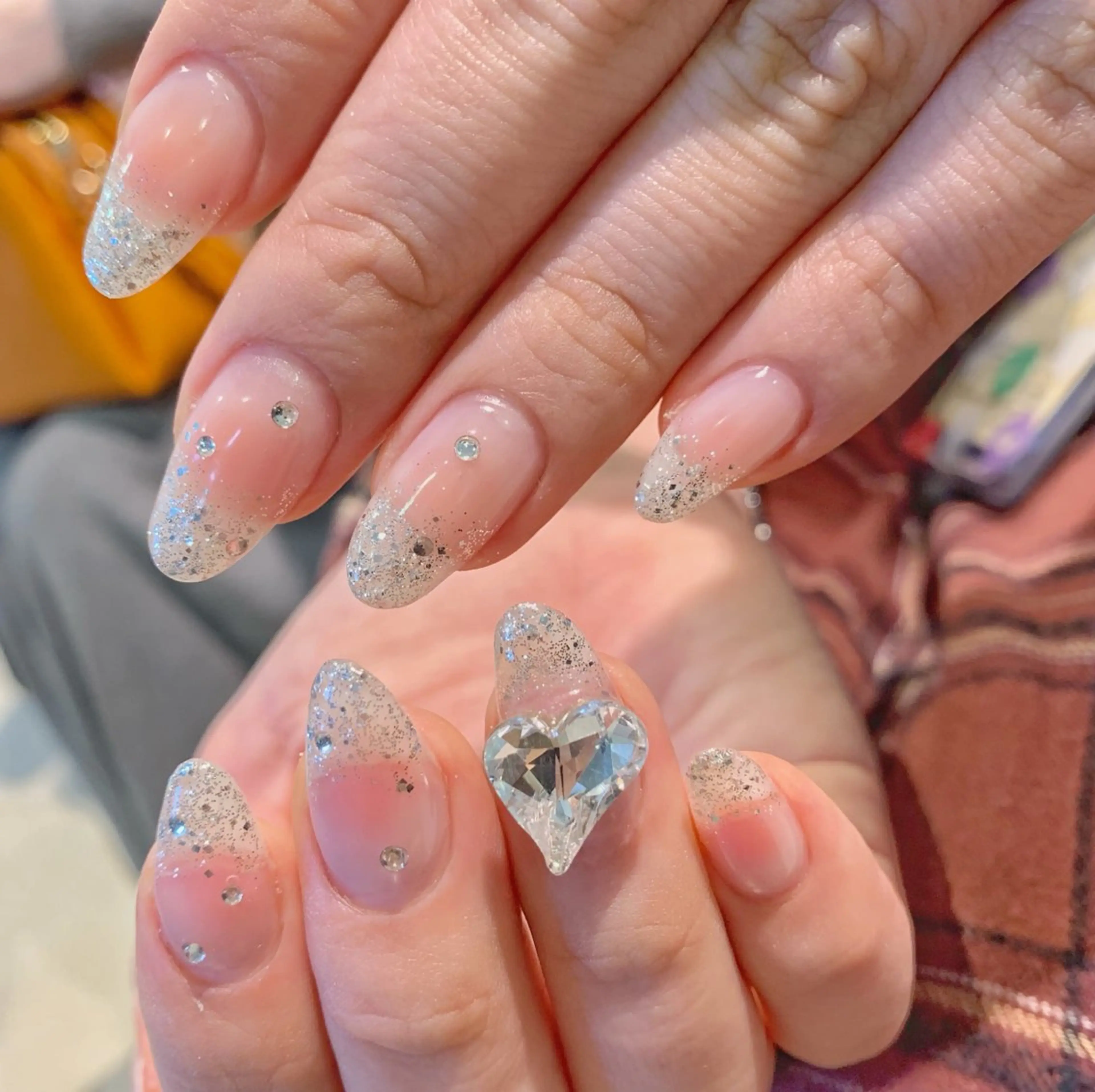 セミロング ハンドネイル NAIL SALON FLOR所属・キラキラネイル/ 韓国ネイルMAKIのネイルデザイン