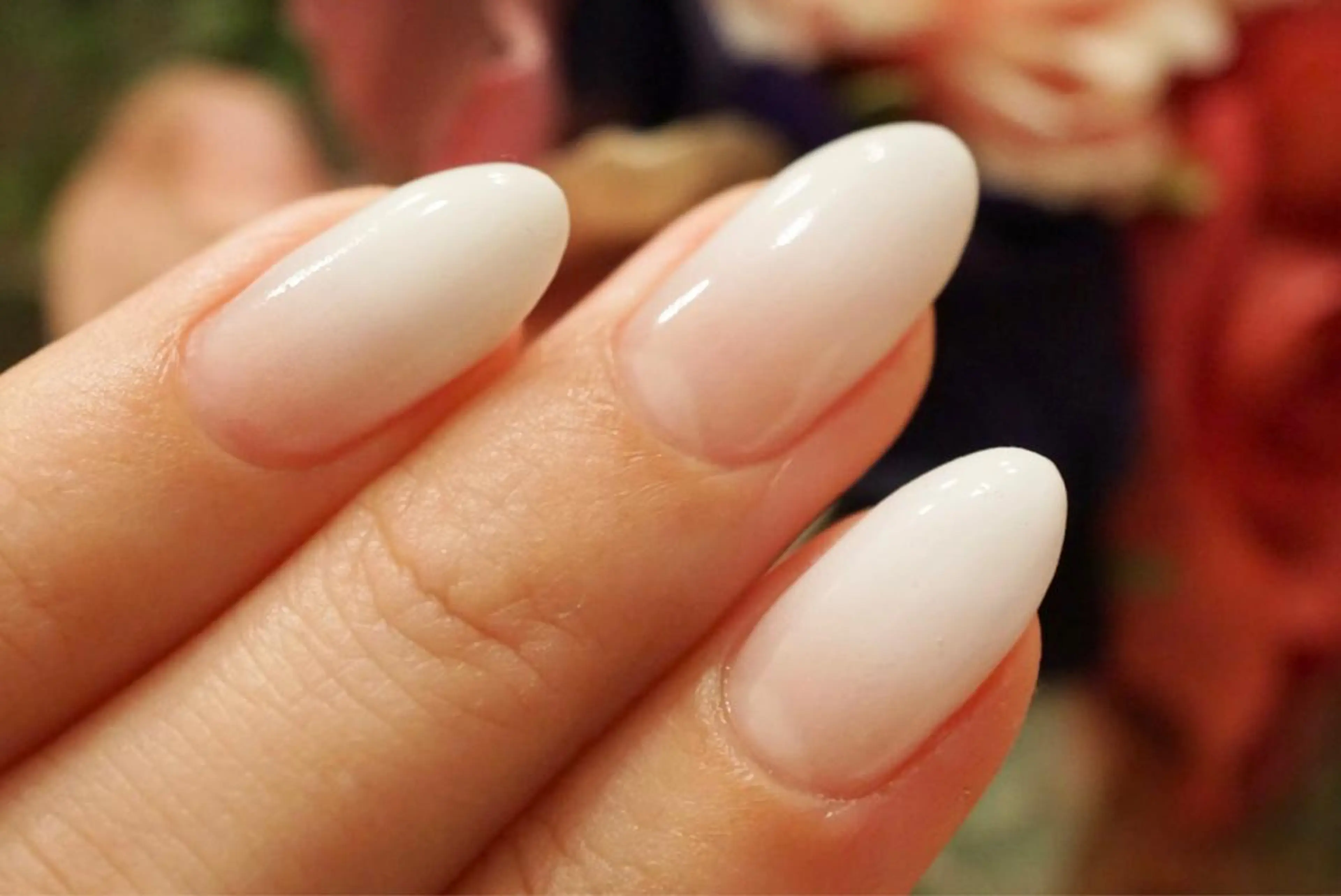 ネイル グラデーション ホワイト nailsalon eMeraldのネイルデザイン