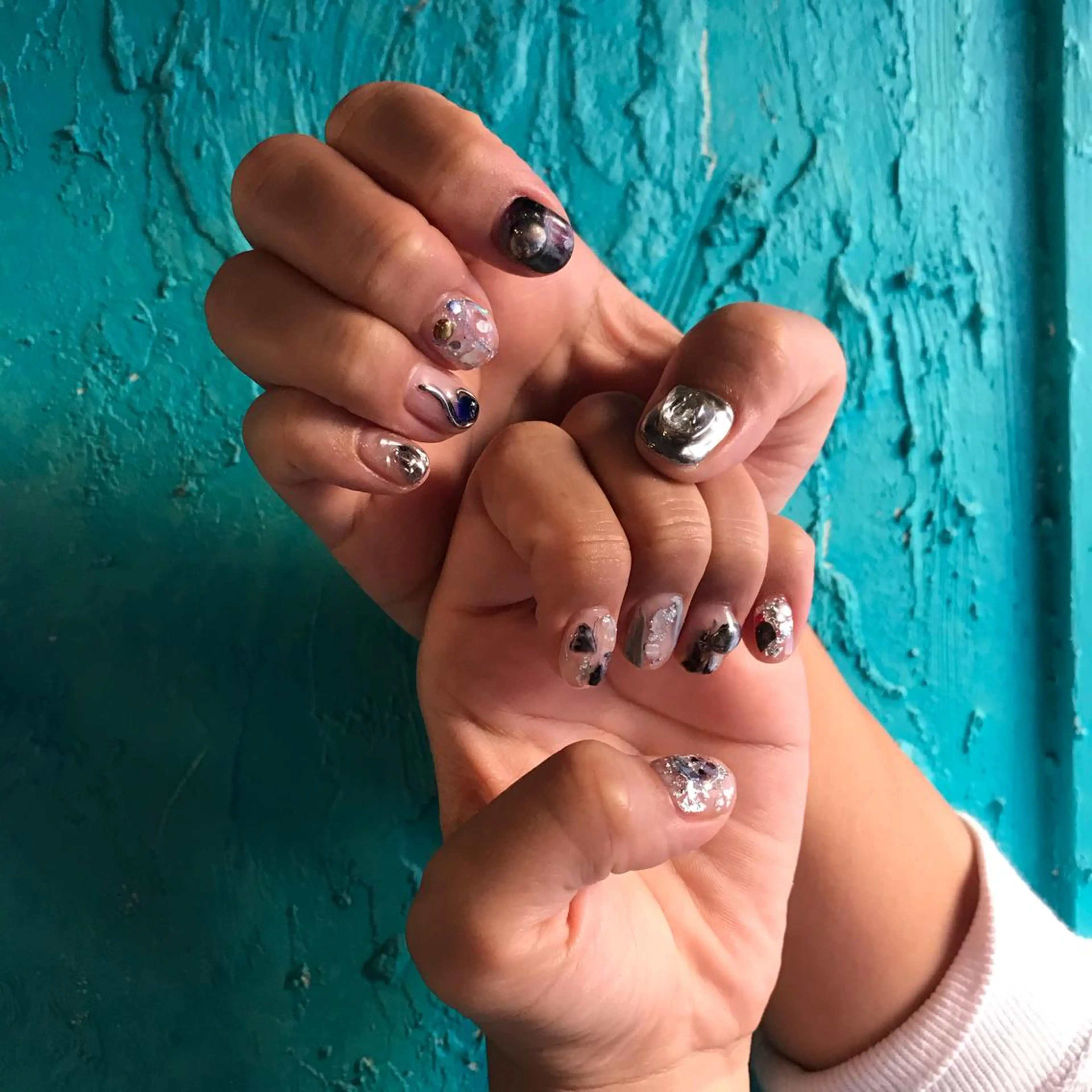 ネイル キラキラ オメメのネイルデザイン