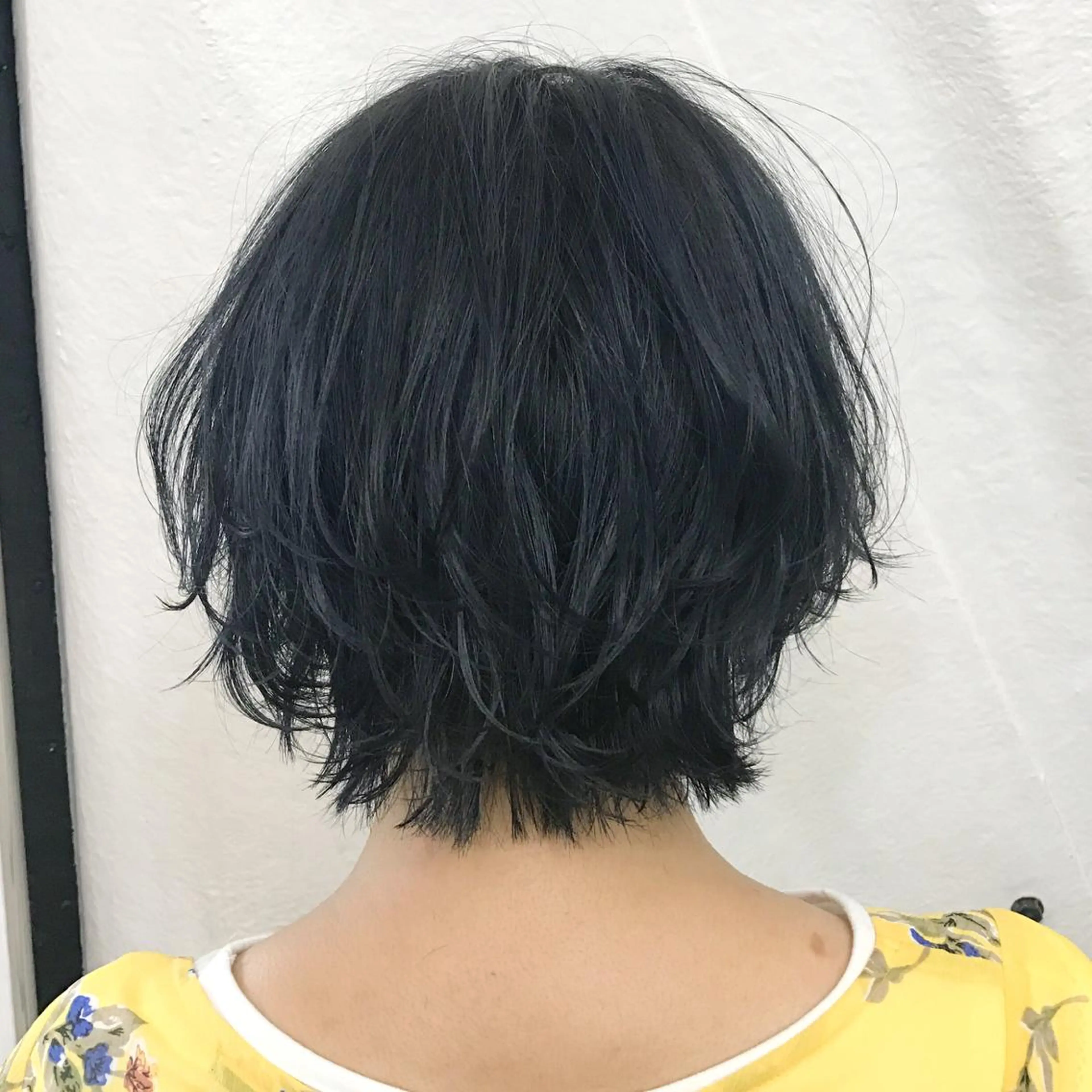 ショート カラー ブリーチ ブルーカラー ハイライトカラー ネイビーカラー ハイライト サロウィン所属・K-POP好き美容師 🇰🇷Kai.Yのヘアスタイル