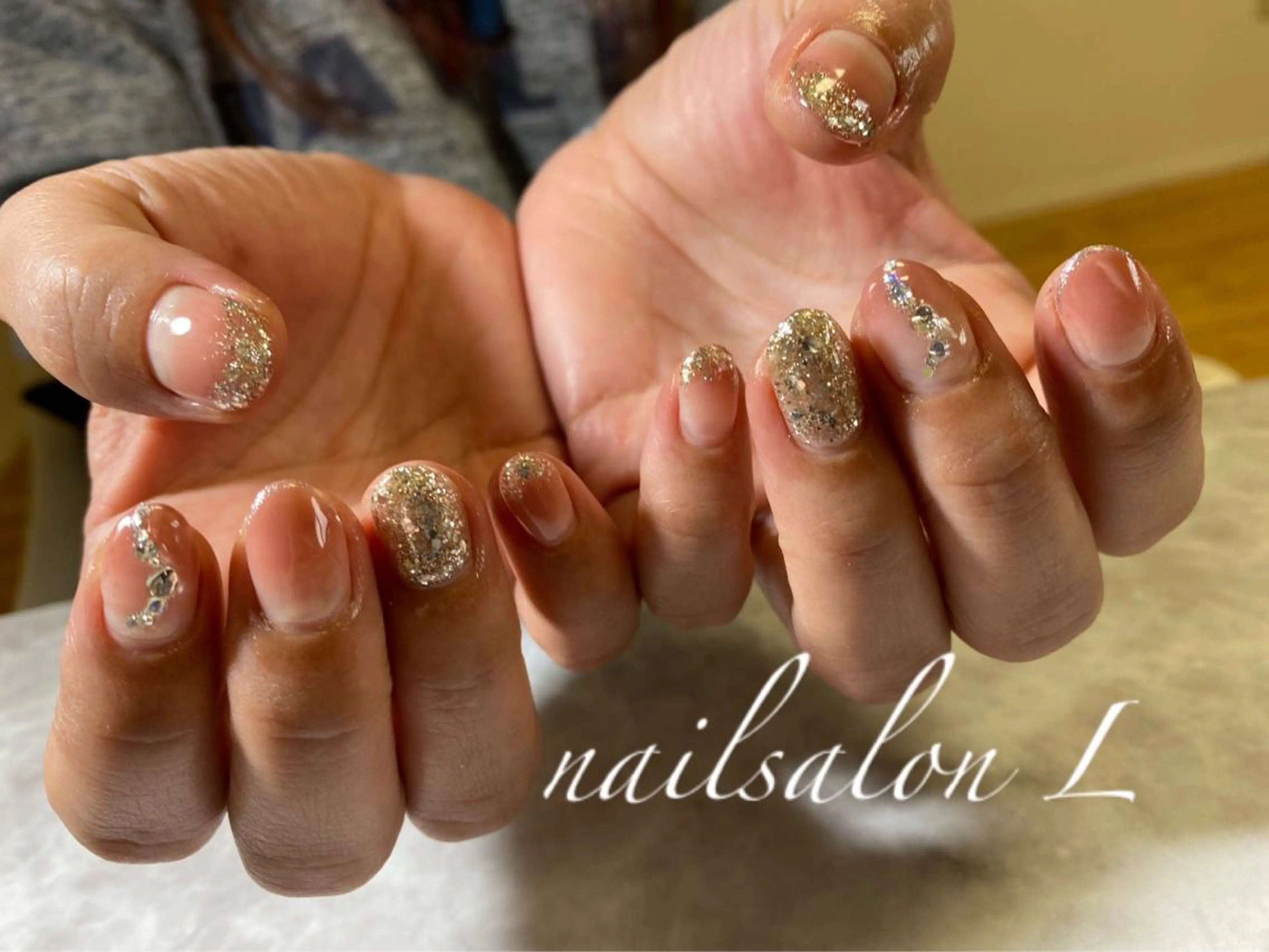ネイル アートネイル グラデーション ラメ(グリッター) 持ち込み ストーンネイル NAILSALON Ｌのネイルデザイン