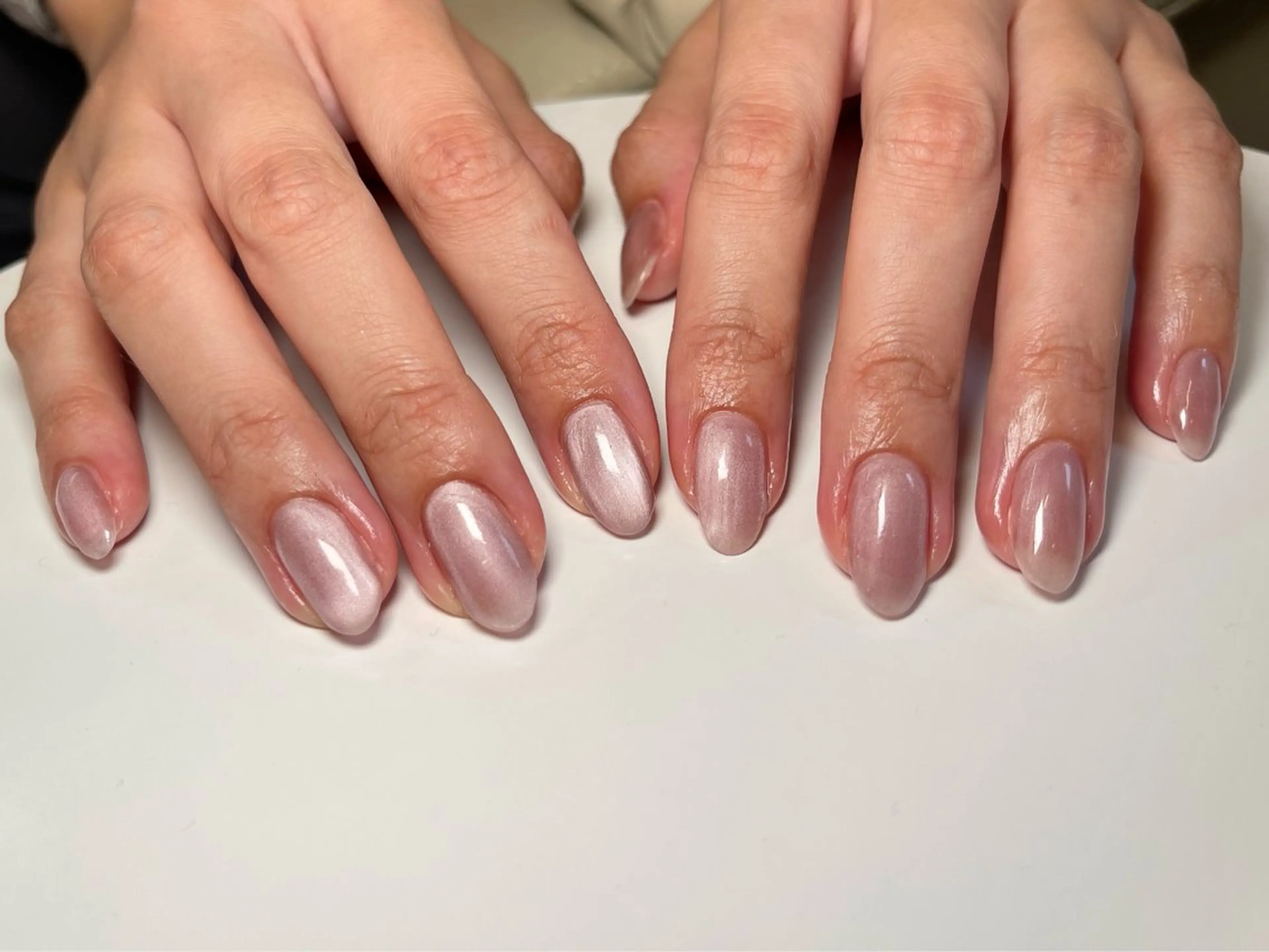 ネイル キラキラネイル マグネットネイル ピンク シンプルネイル ハンドネイル 花澤 ネイルサロンのネイルデザイン