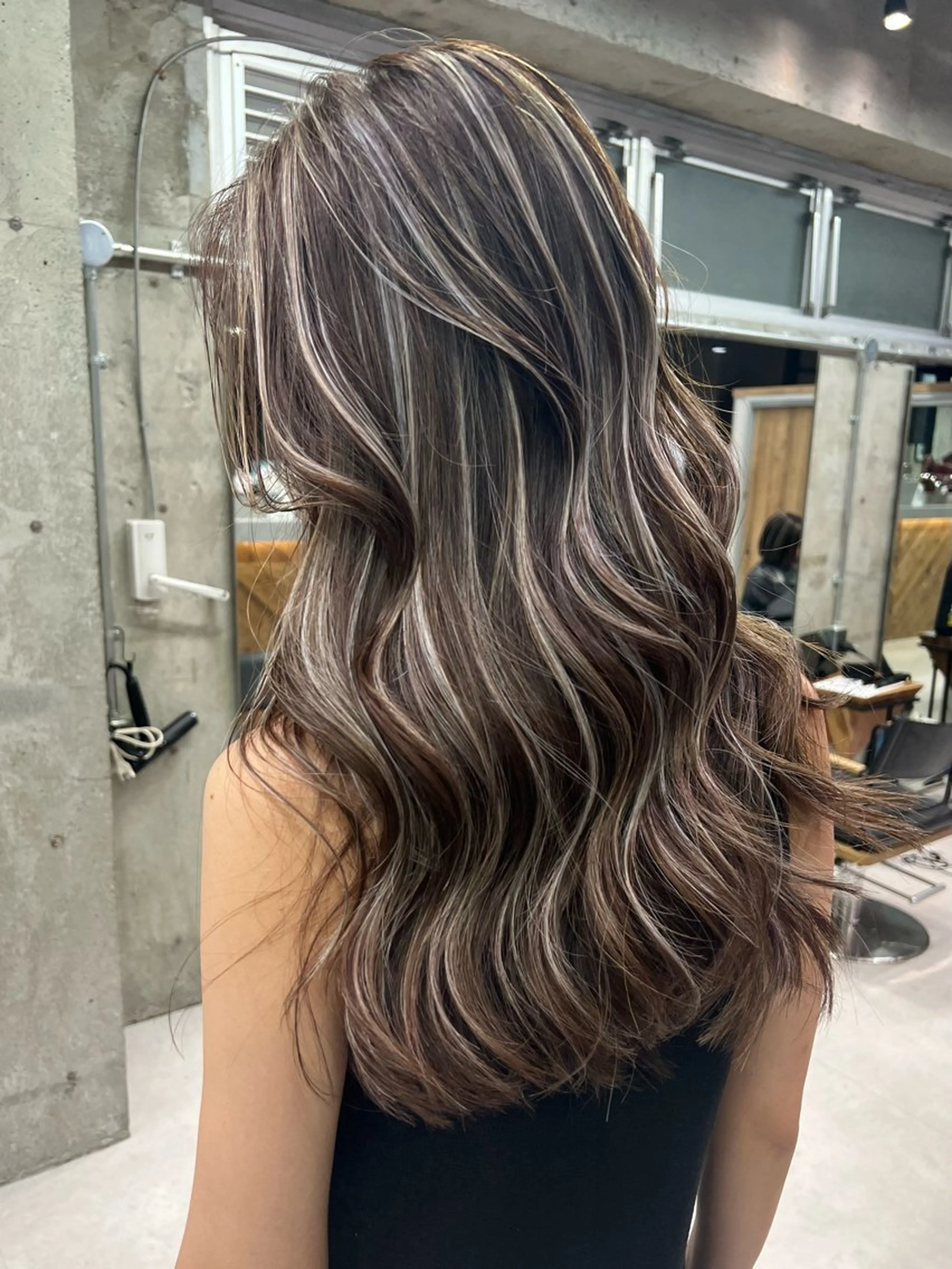 ロング ハイライト 🫧ハイライトカラー 🫧 𝓜𝓘𝓤のヘアスタイル