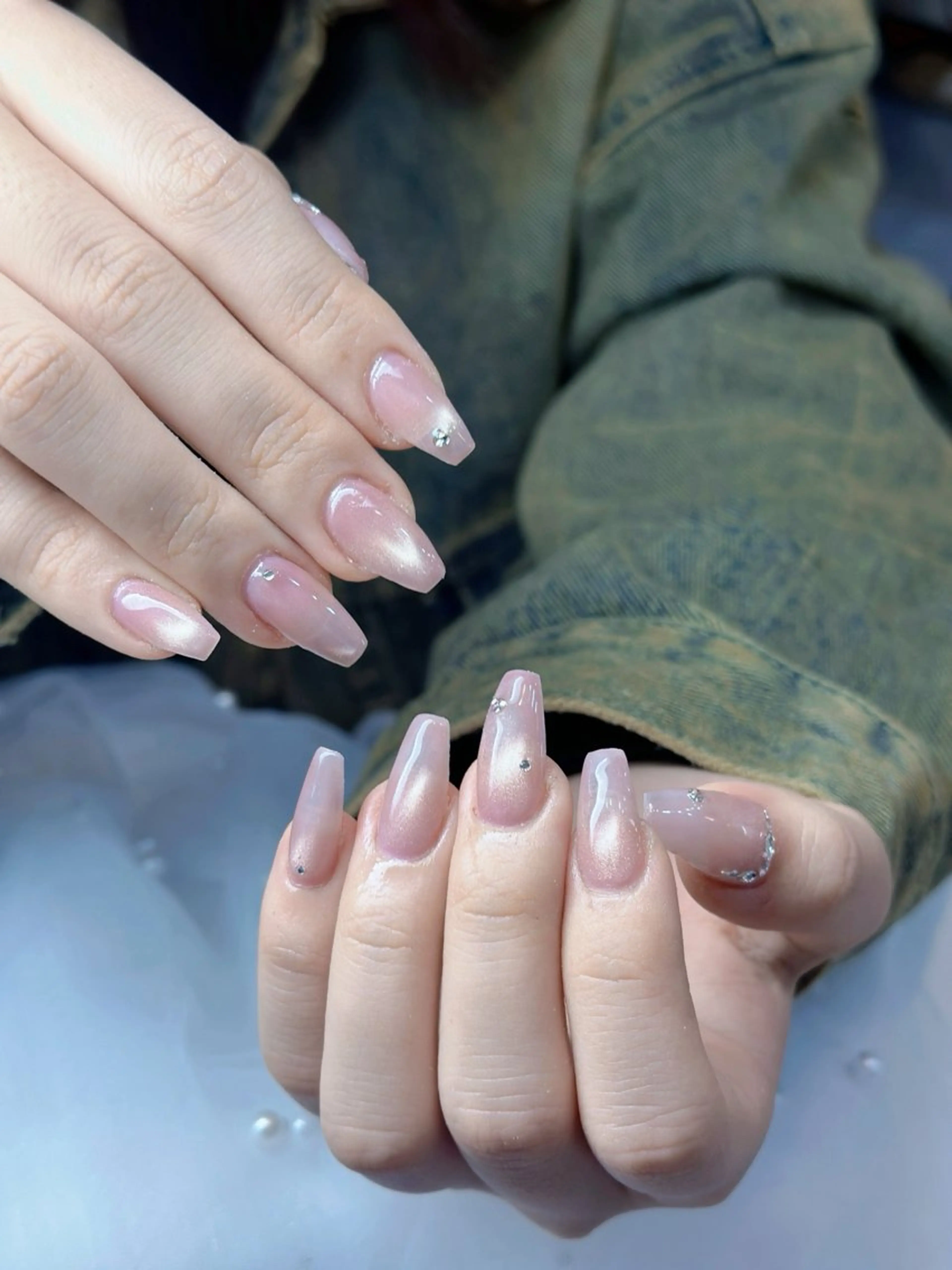 ネイル マグネットネイル 🩷🍓Ji Su🩷🐾のネイルデザイン