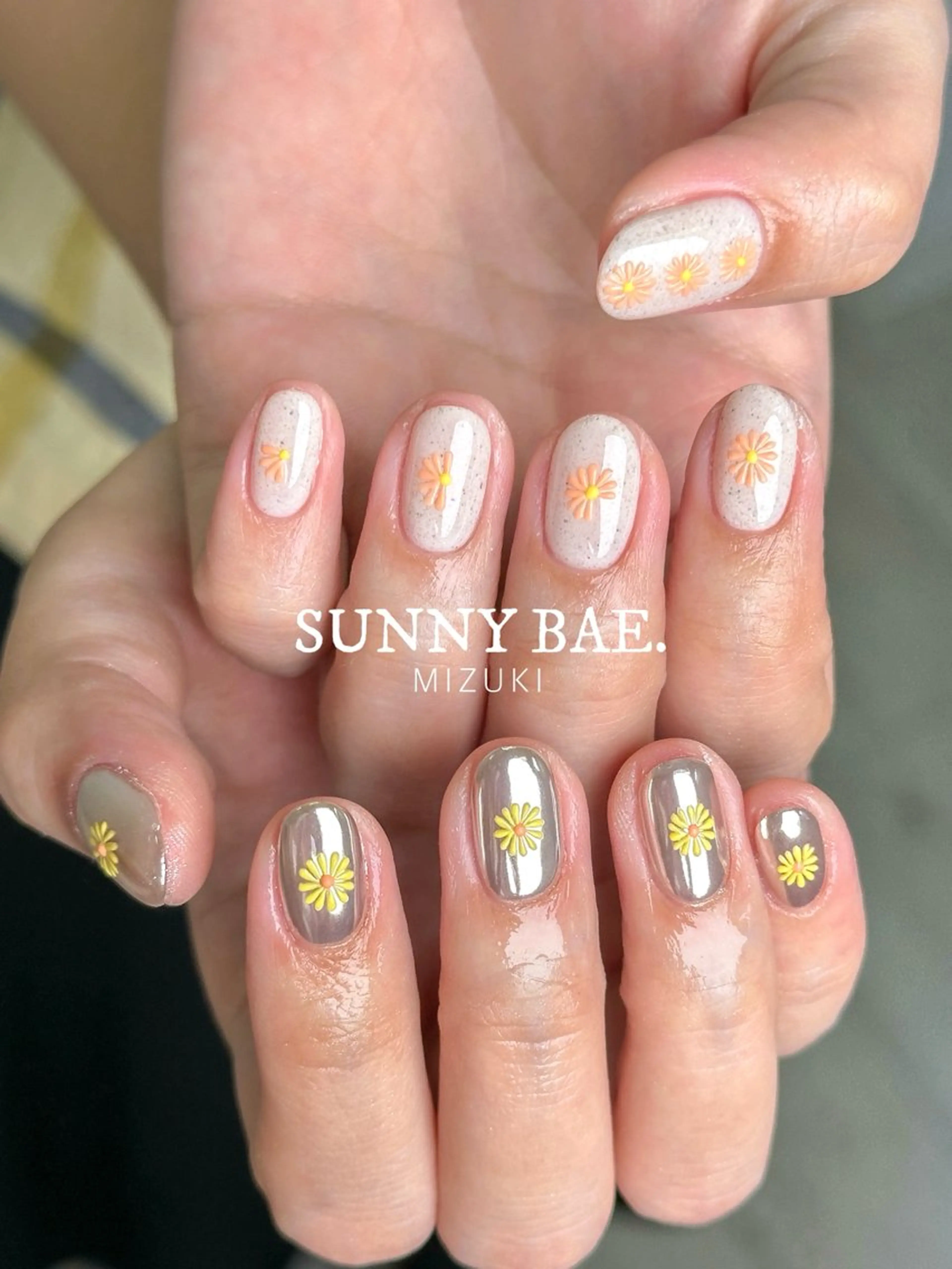 ネイル フラワーネイル ジェルネイル オレンジ 春ネイル 黄色 ハンドネイル SUNNY BAE. 🌼MIZUKIのネイルデザイン