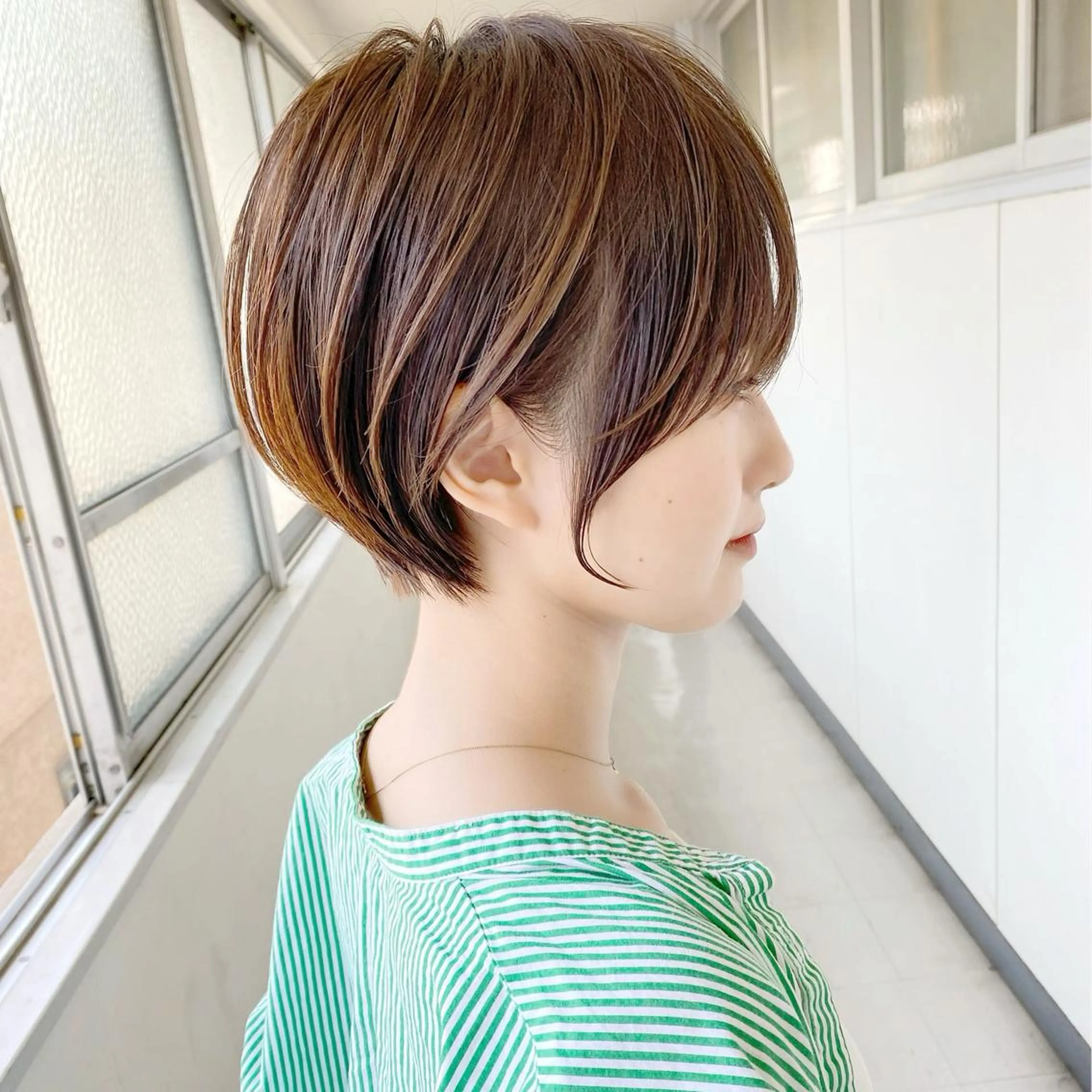 ショート カラー ベージュカラー ブリーチ ブラウンカラー ブラウンベージュ ケアブリーチ lab.by ioe中崎店所属・中北篤志 ショートボブのヘアスタイル