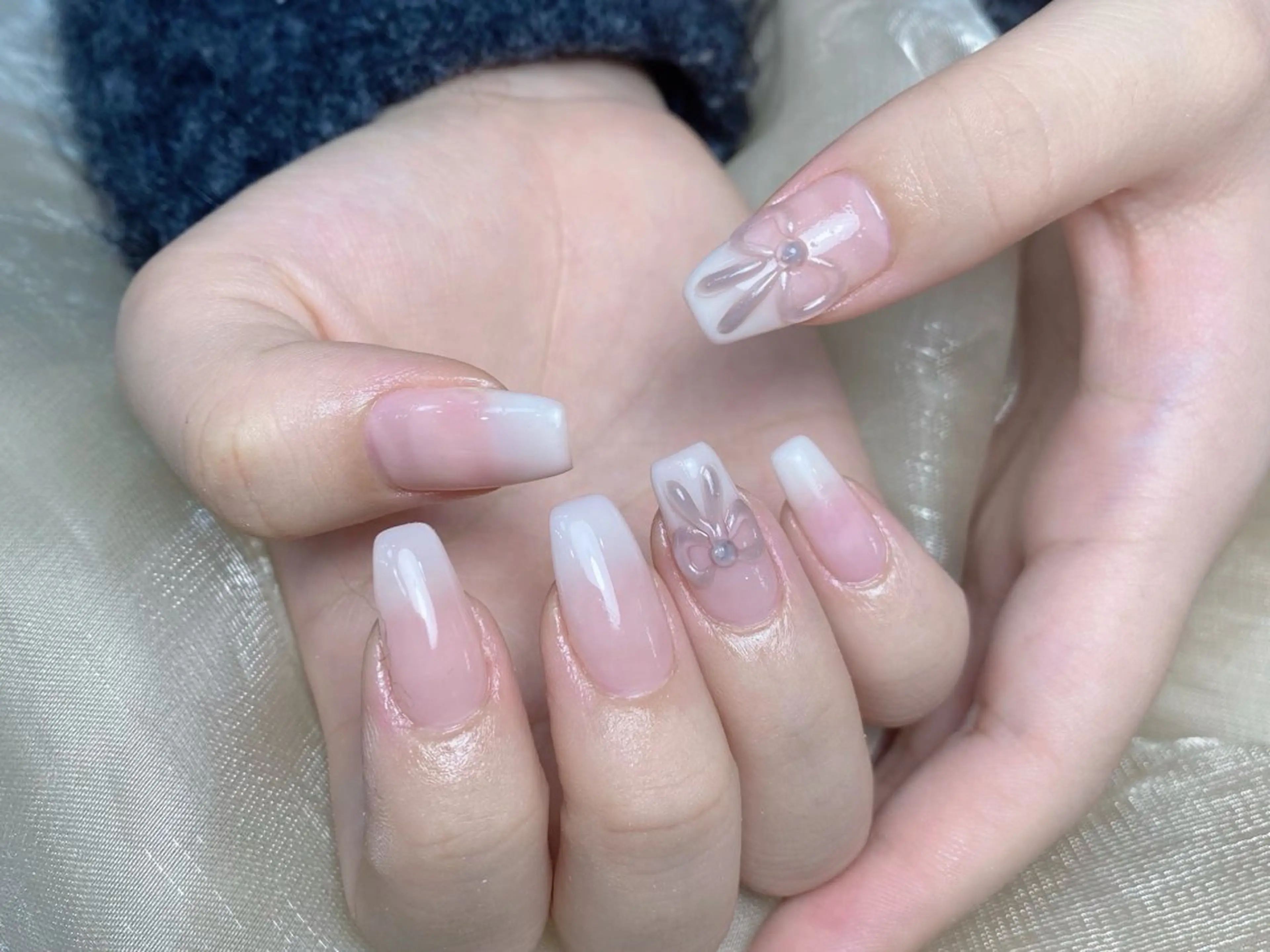 ネイル グラデーション 持ち込み リボン シンプルネイル ハンドネイル ハンドケア 🫧M. nailsのネイルデザイン