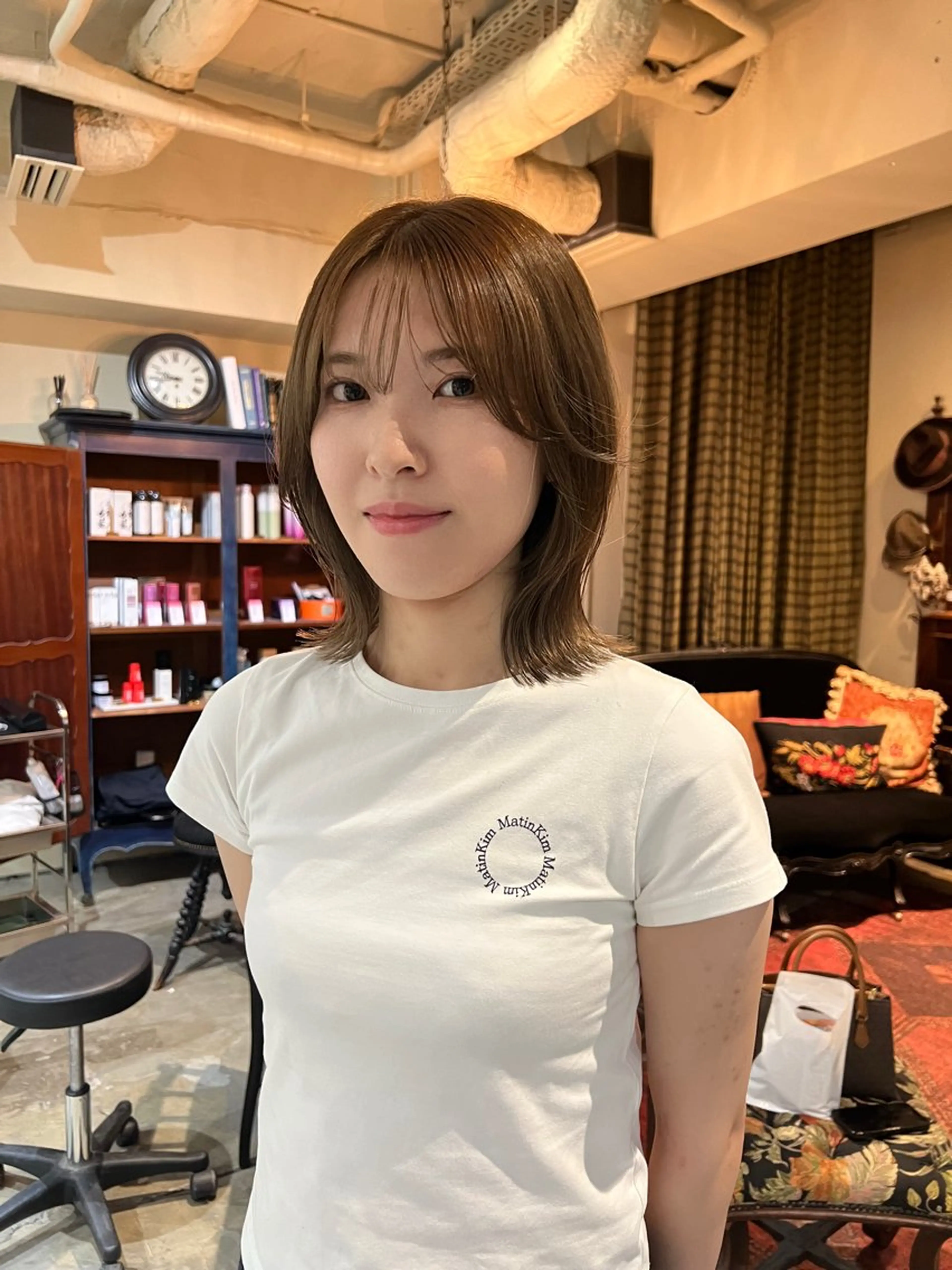 カラー ベージュカラー アイブロウ カラーモデルまなみのヘアスタイル