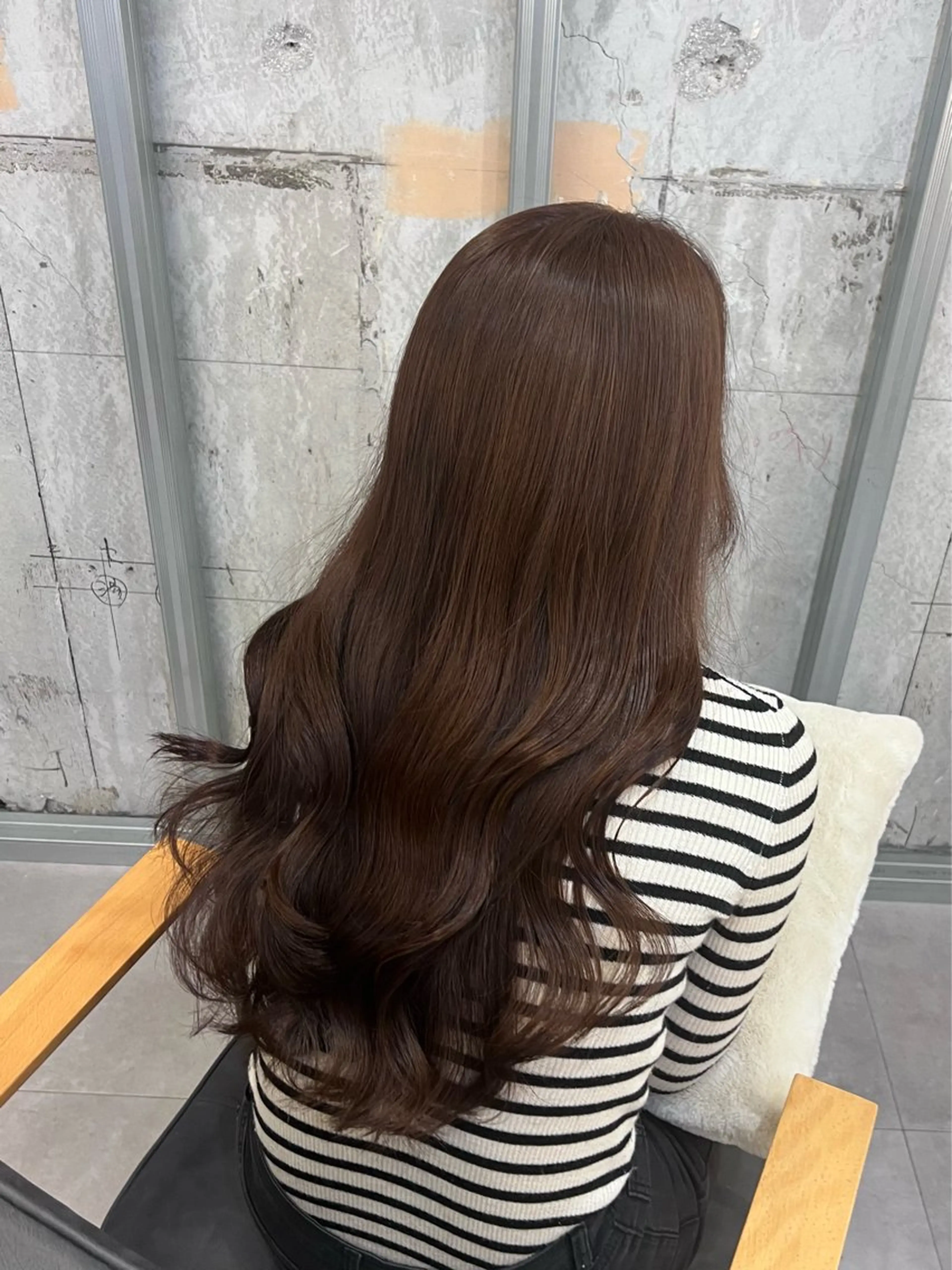 ロング カラー パーマ アッシュ アッシュグレー アッシュグレージュ ベージュカラー 黒髪 カット ヘアカラー トリートメント 艶感ブラウン特化/ akiraのヘアスタイル