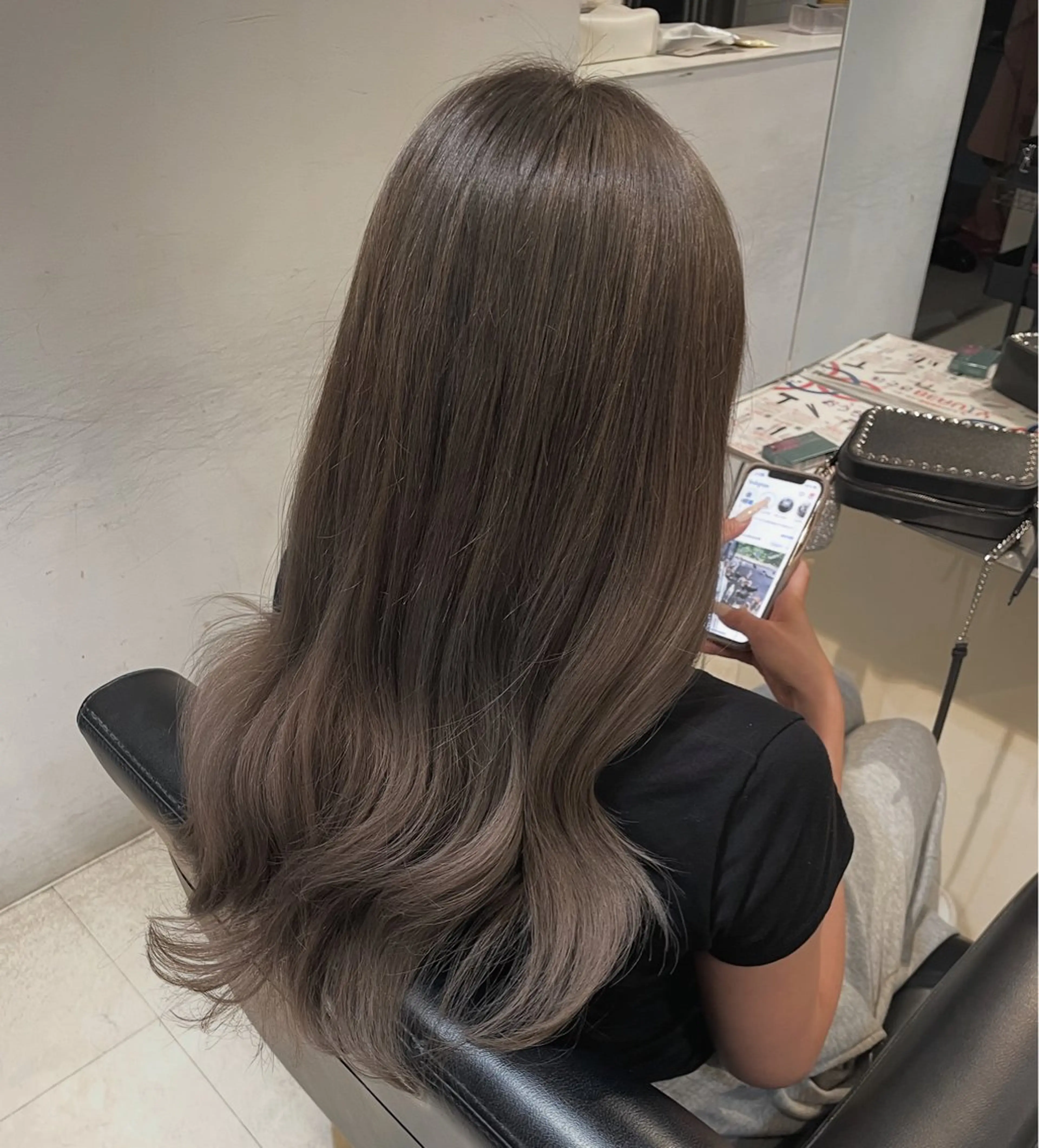 ロング カラー ブリーチ 透明感カラー グレージュ ミルクティーグレージュ カット ヘアカラー Gran addict所属・狗巻彩羽 (イヌマキイロハ)のヘアスタイル