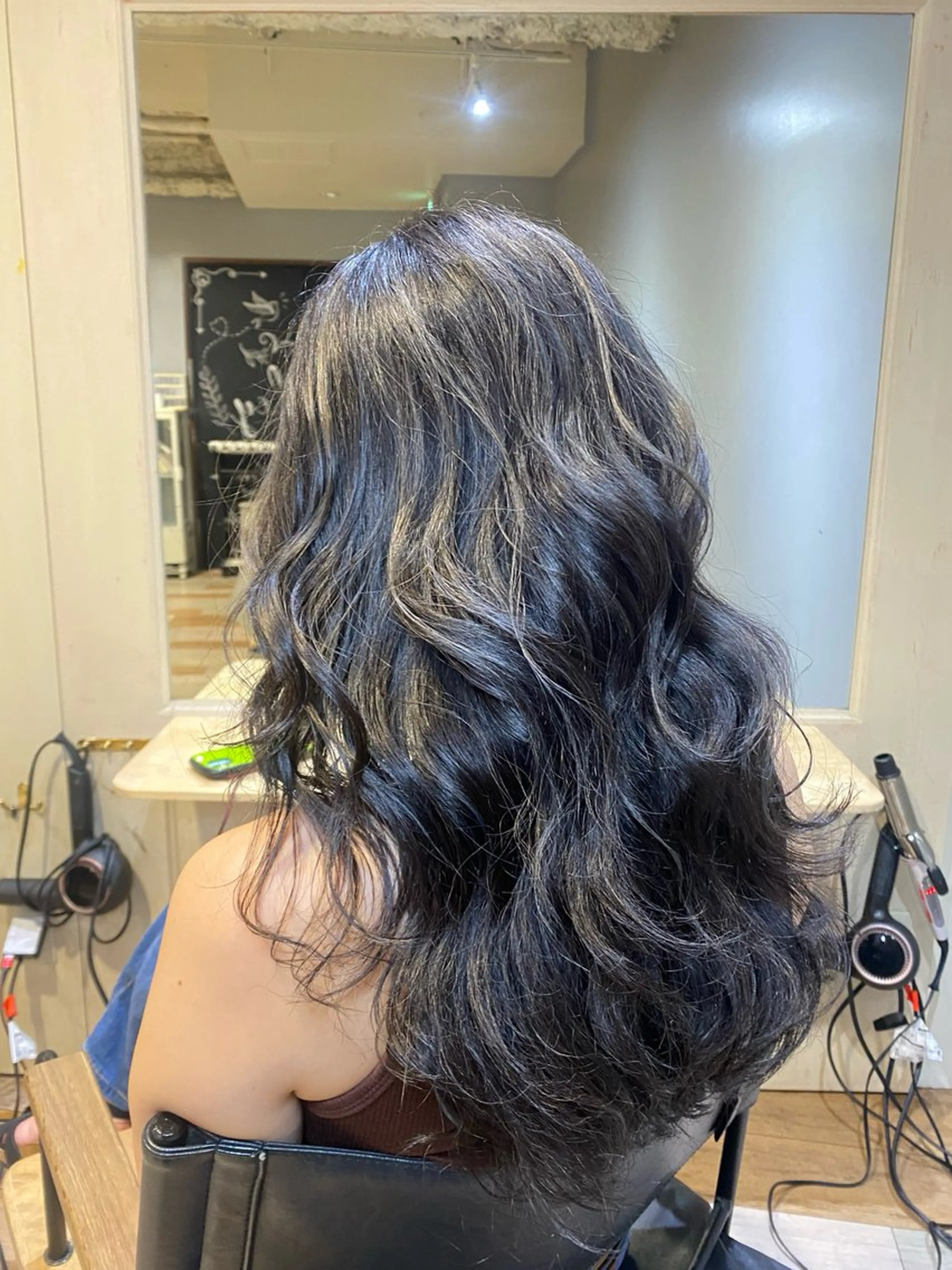 セミロング カラー 黒髪 グレージュ ハイライトカラー ハイライト ヘアカラー トリートメント メンズカット/パーマ 艶カラーTAIGA︎のヘアスタイル