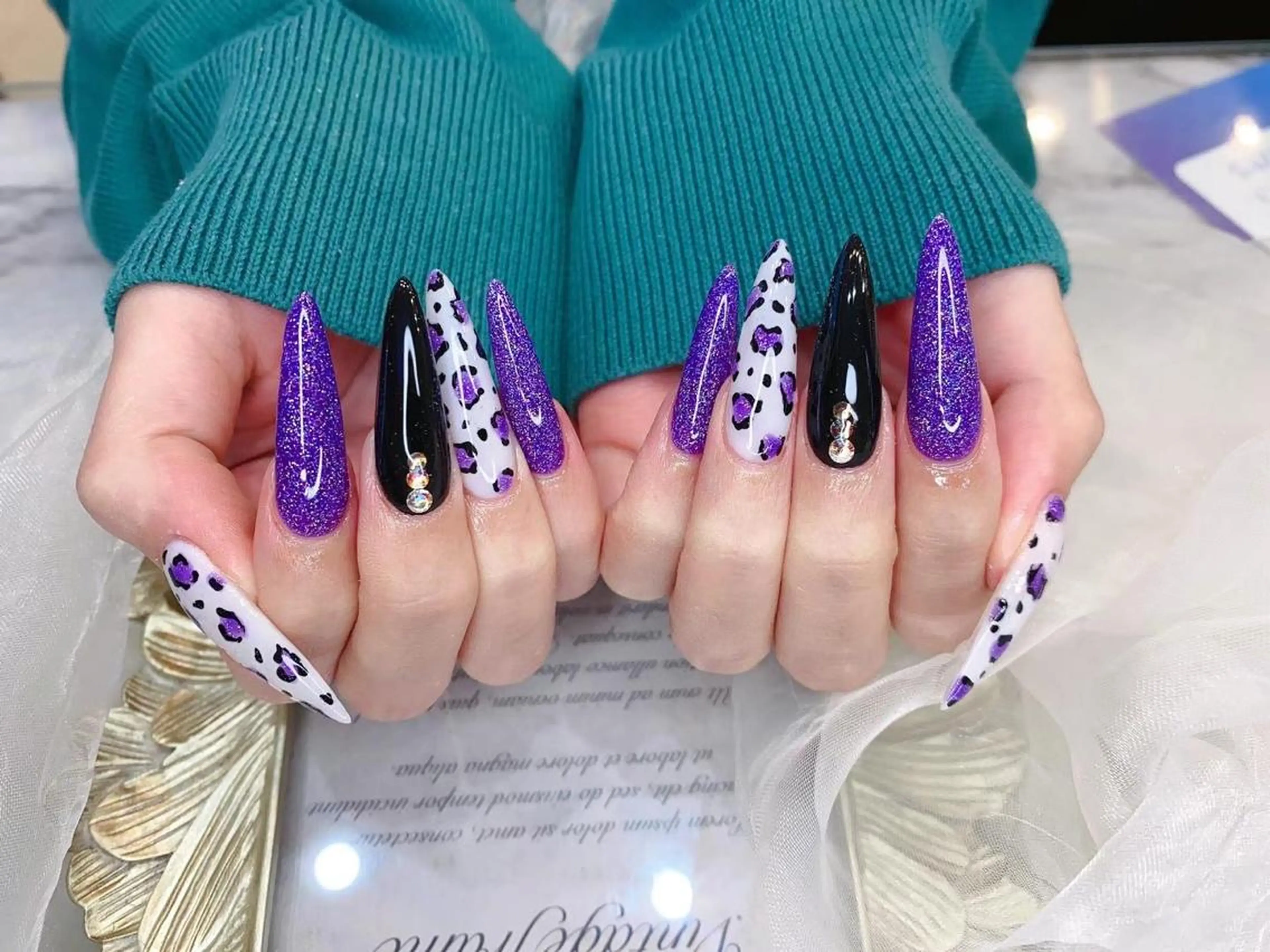ネイル アニマル柄 キラキラネイル ラメ(グリッター) パープル Babarla Nailのネイルデザイン