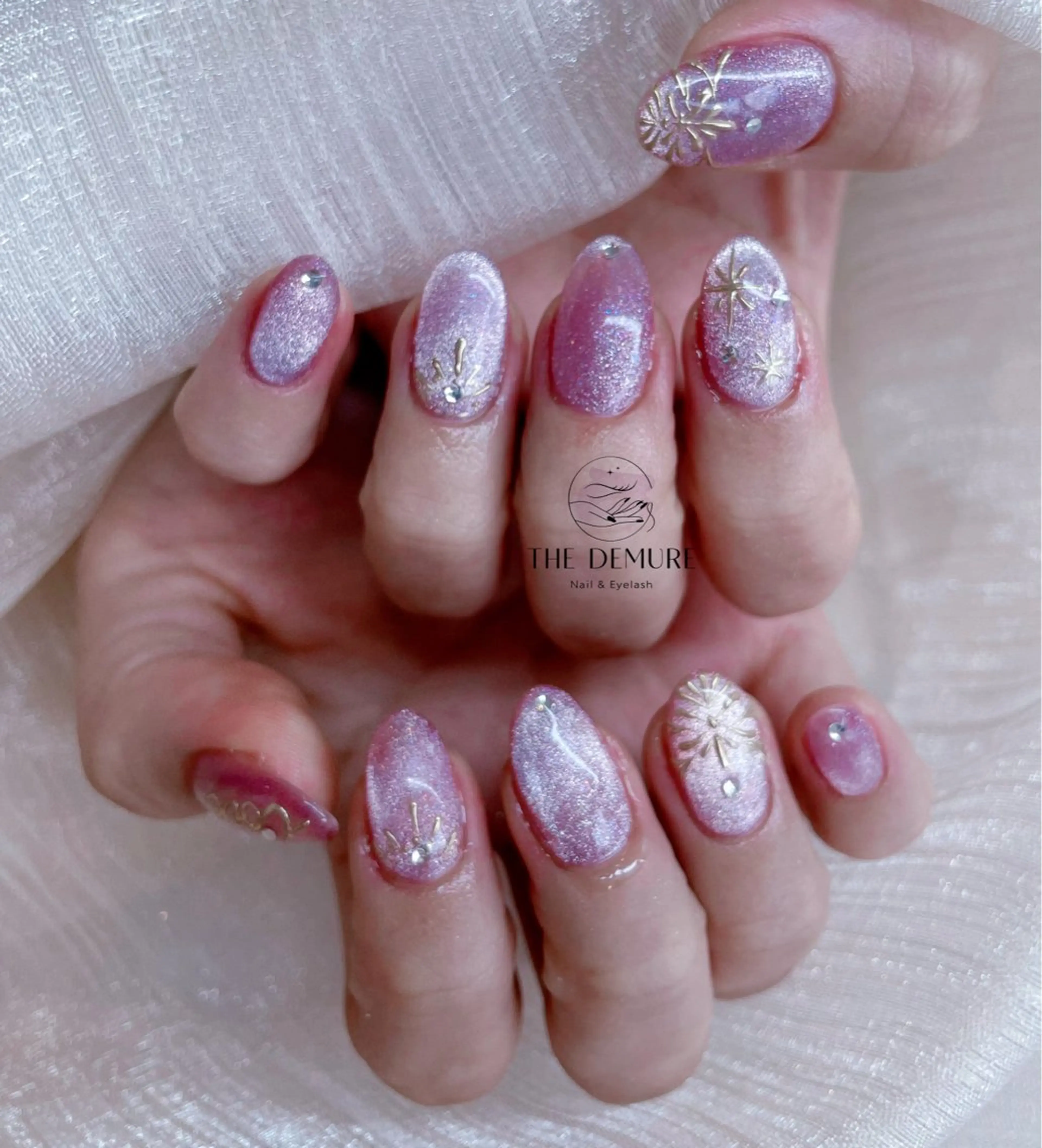 ネイル アートネイル キラキラネイル 韓国ネイル 水色 ロングネイル ハンドネイル ハンドケア NailDemure 【銀座店】のネイルデザイン