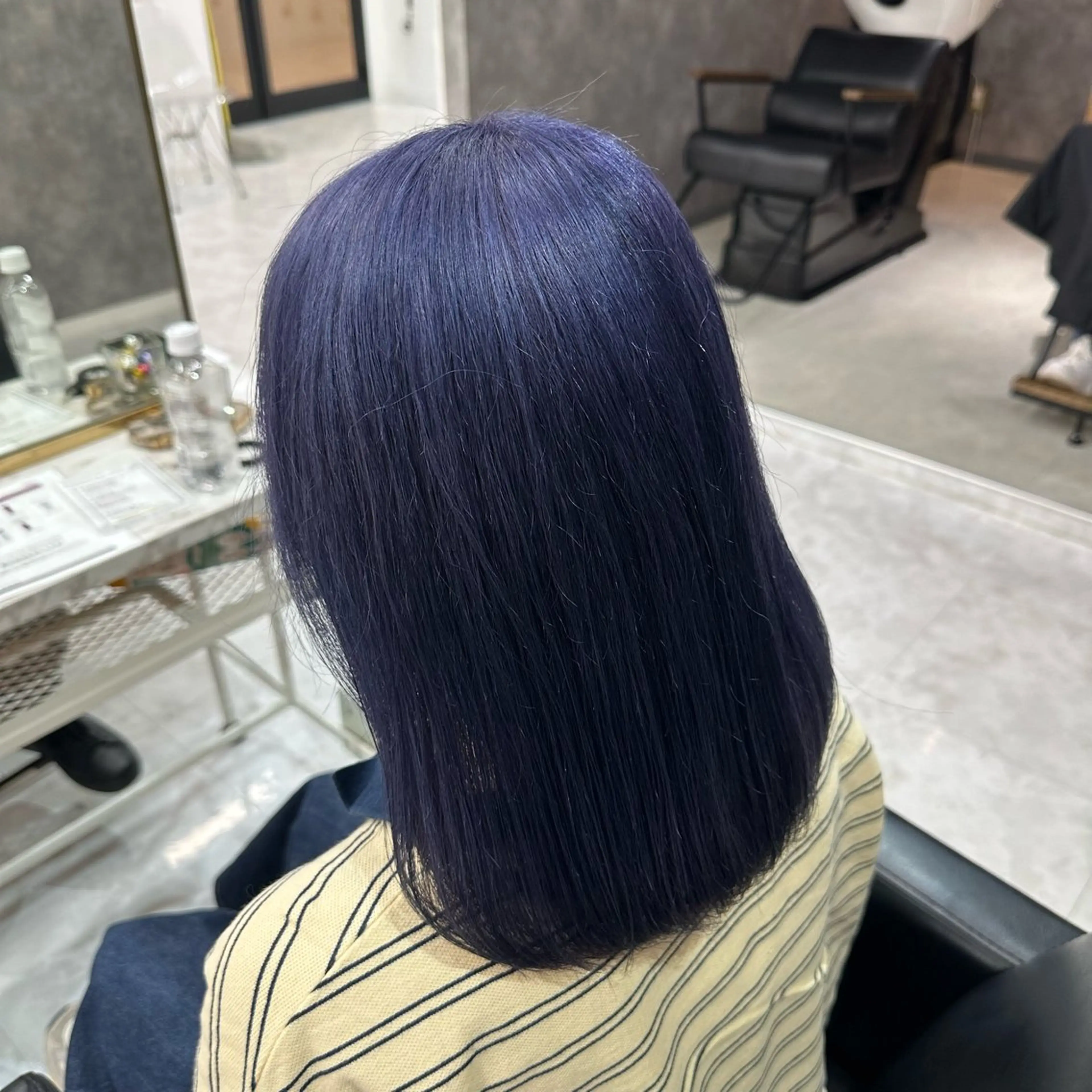 カラー ブルーカラー ヘアカラー 💎艶々ハイトーン MOE💍🤍のヘアスタイル