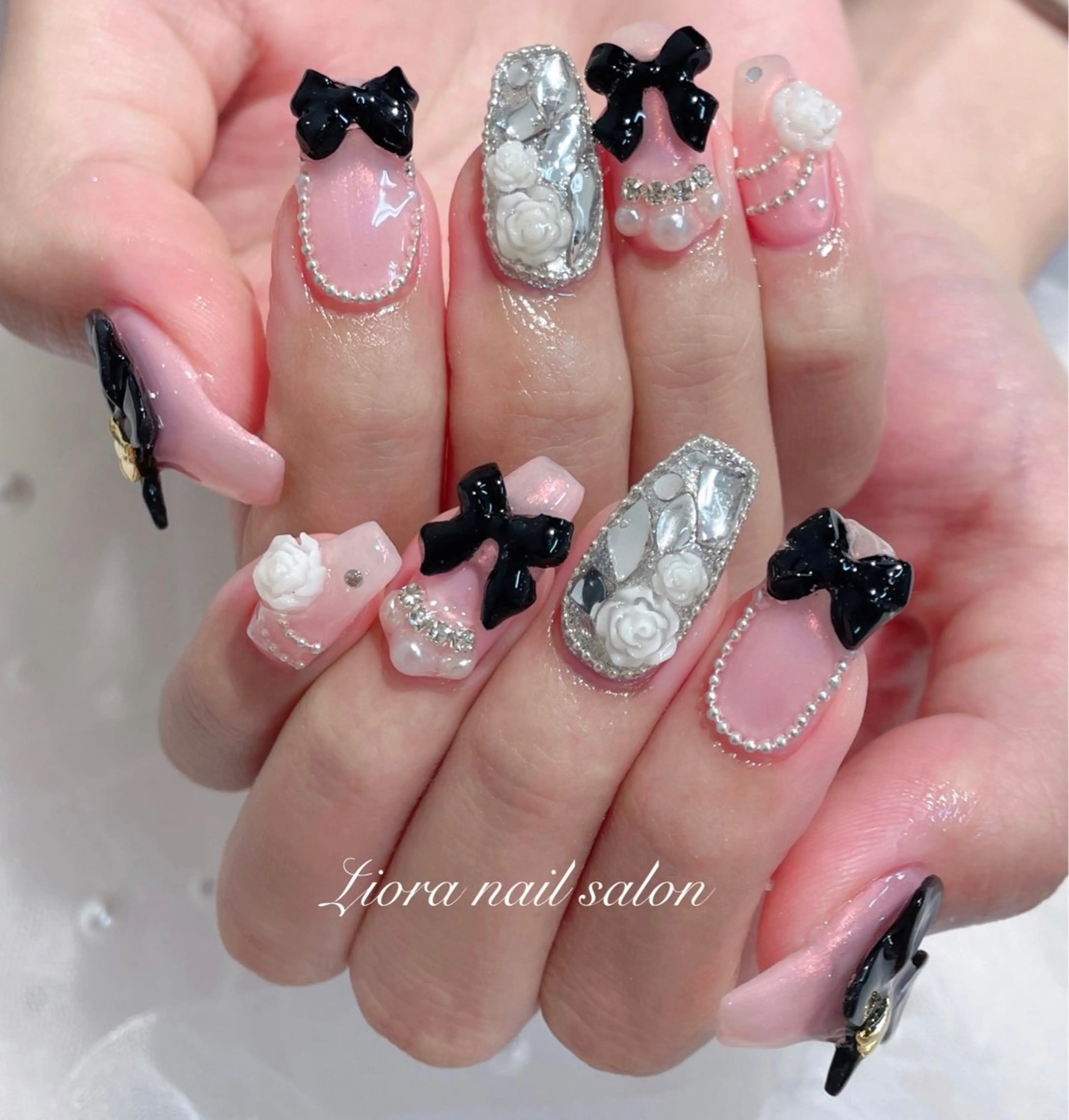ネイル フレンチネイル ジェルネイル ガーリー グラデーション キラキラネイル ハンドネイル Liora ネイルサロン所属・Liora nail salonのネイルデザイン