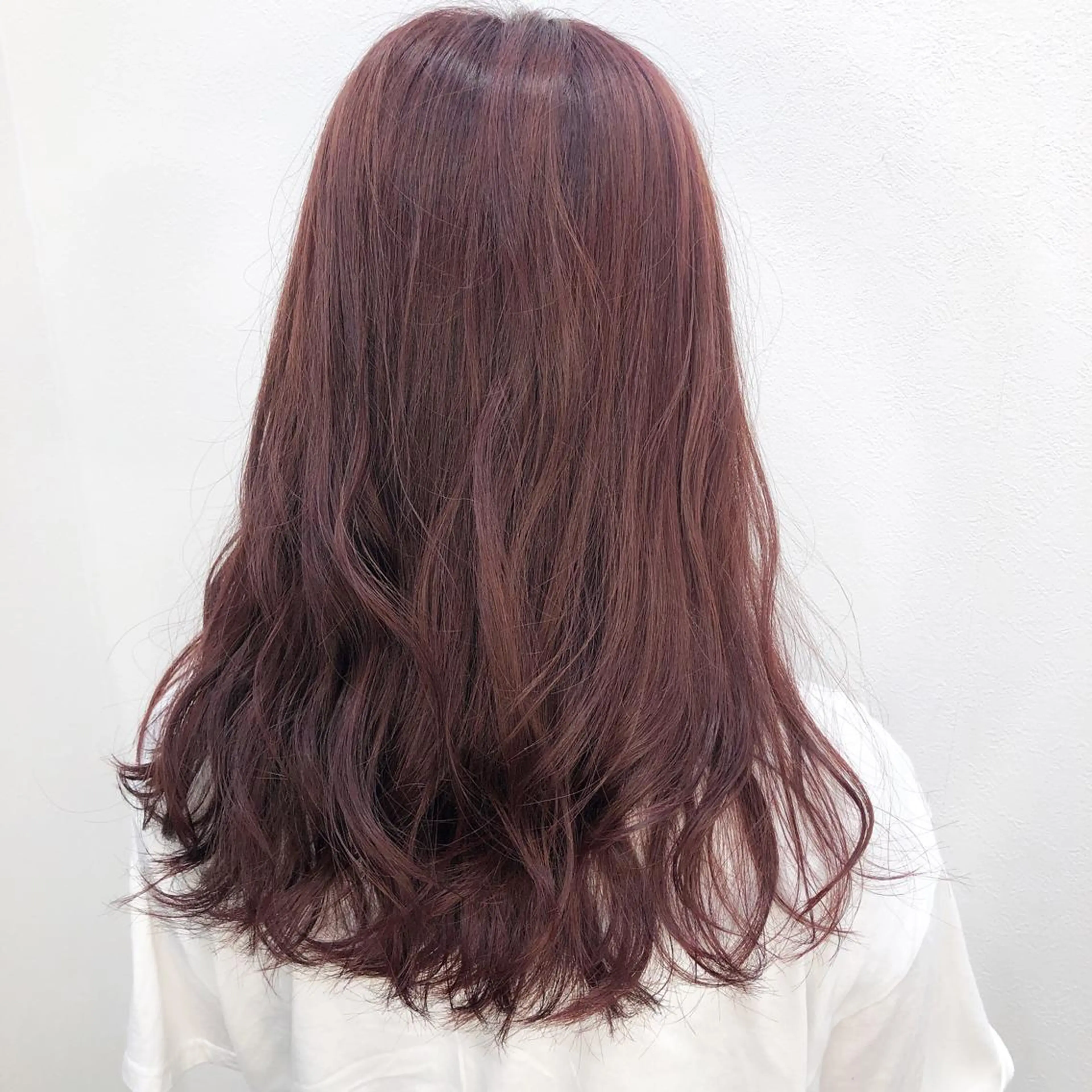 ロング パープルカラー トリートメント a .のヘアスタイル