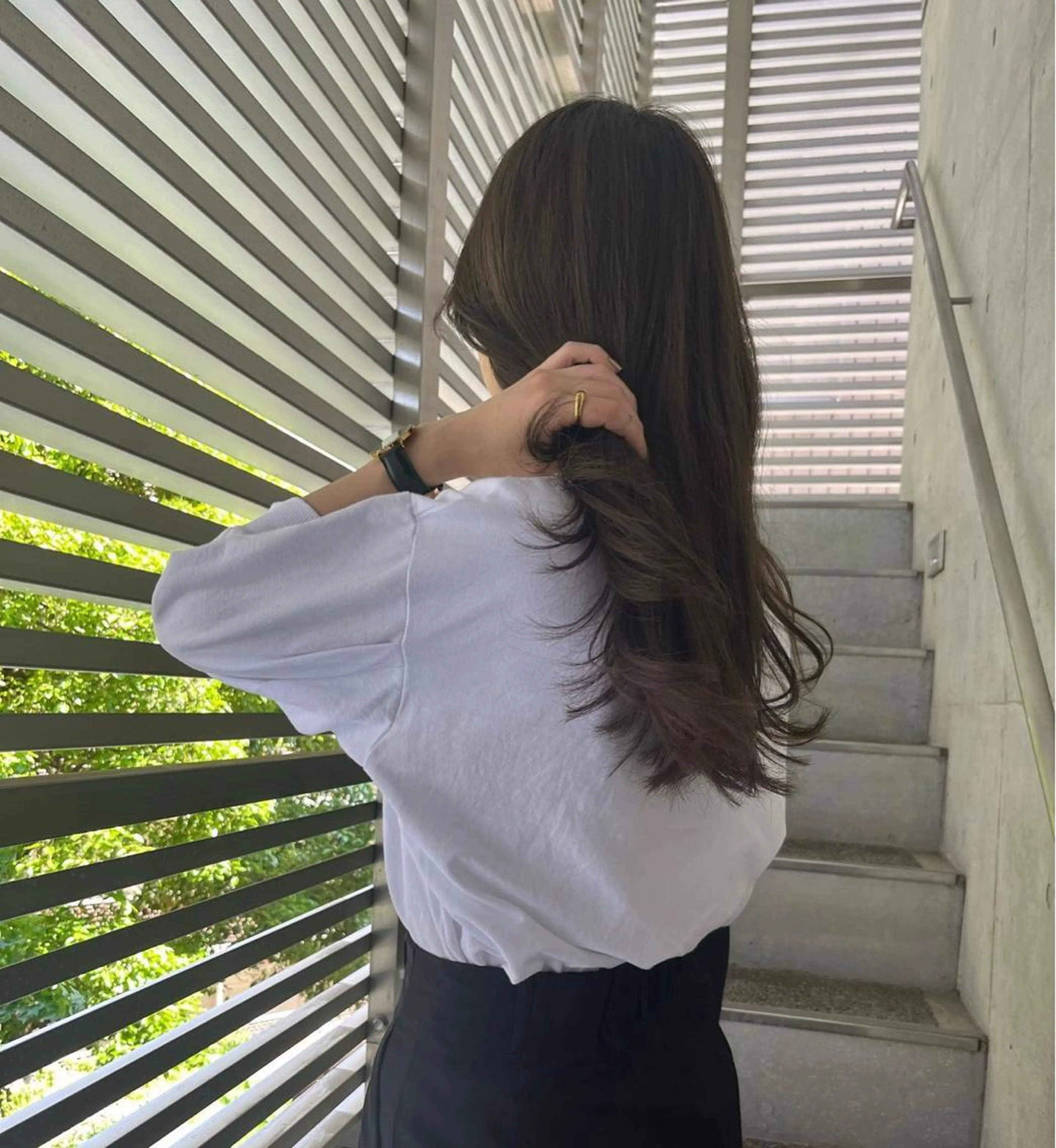 ロング カラー オリーブグレー ヘアカラー トリートメント ヘッドスパ ヘアセット ラベンダー/レイヤー カット🤎mamiのヘアスタイル