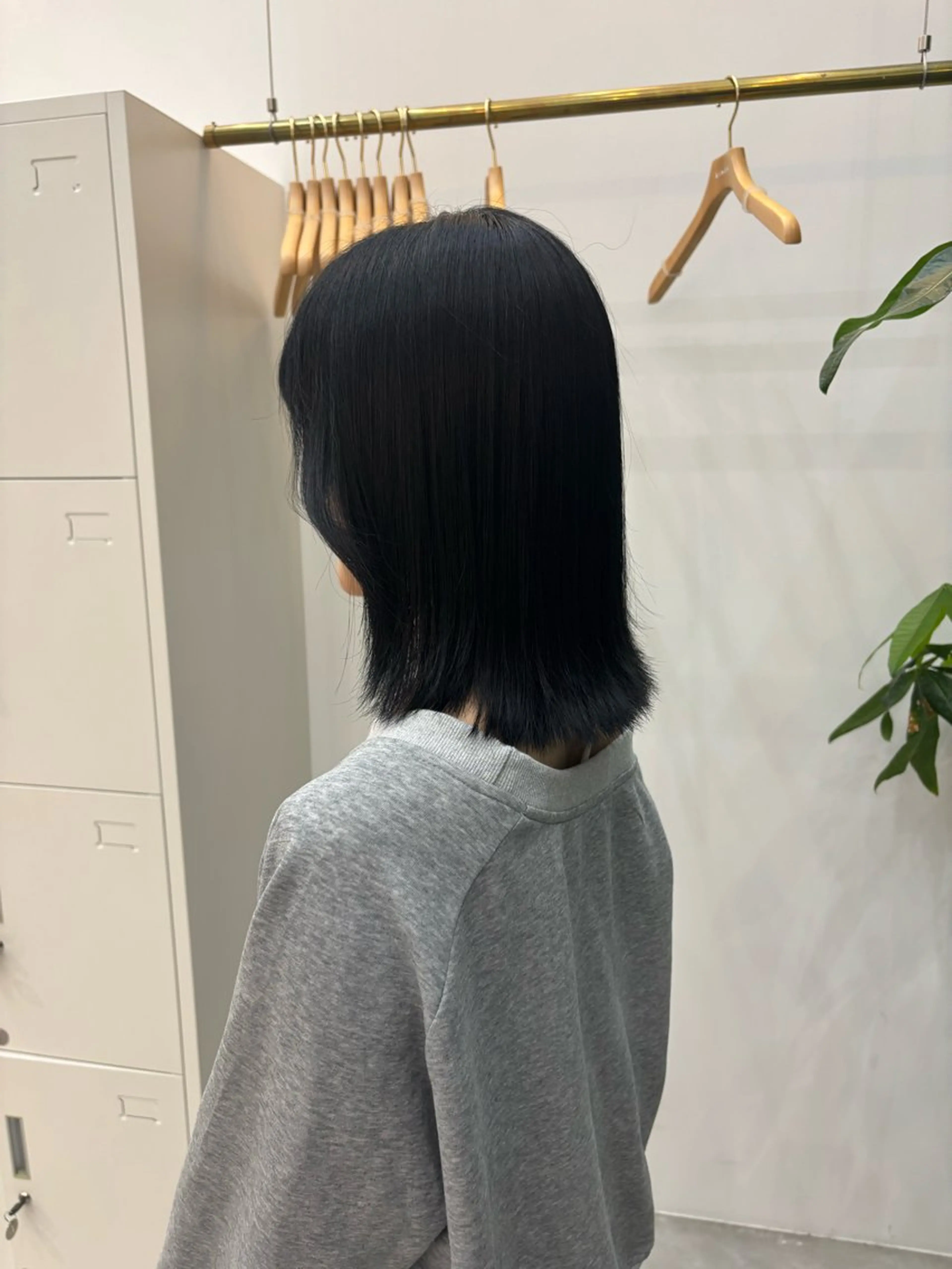 ミディアム カラー 黒髪 ブリーチ 伊藤 ゆいなのヘアスタイル