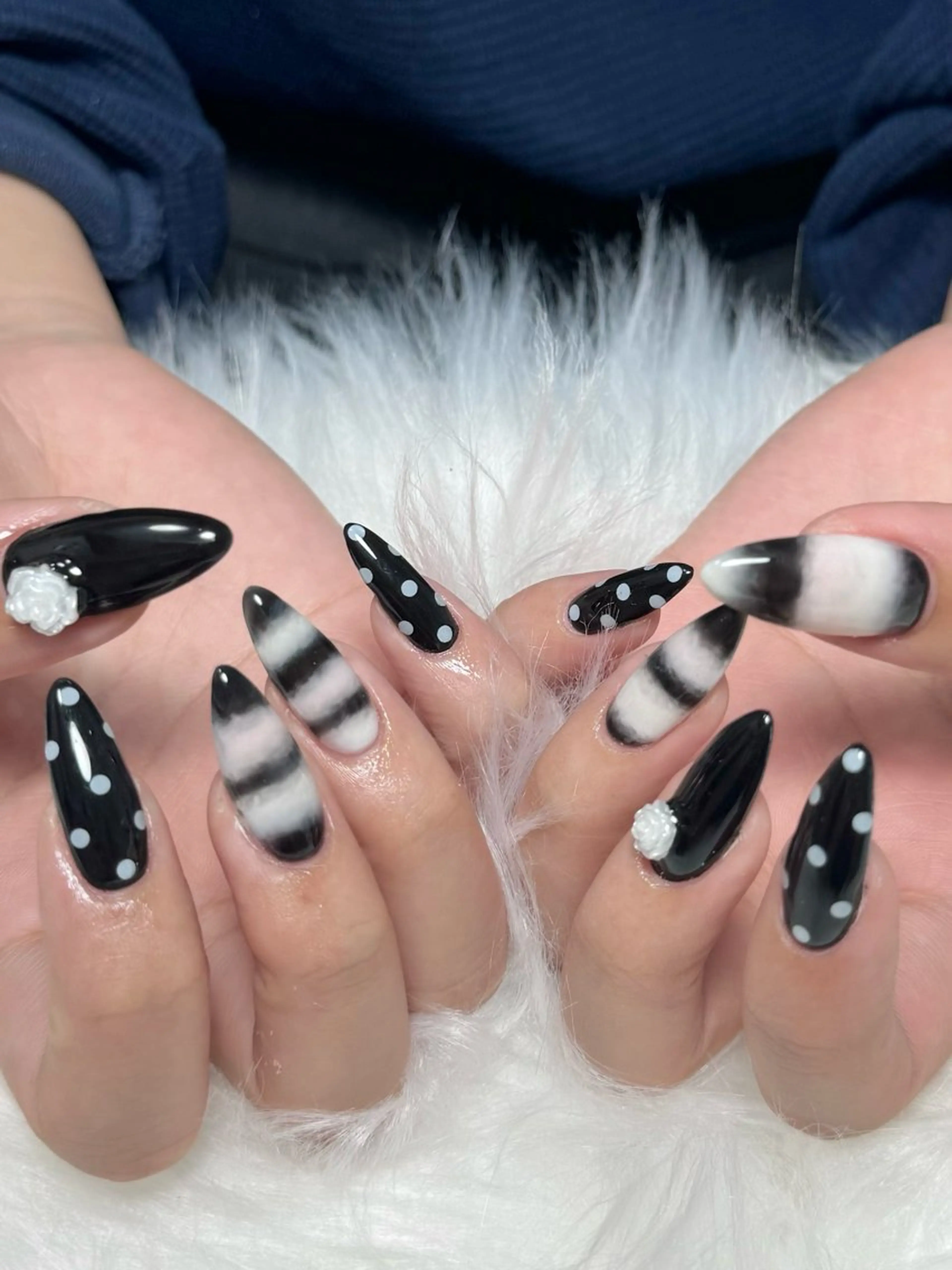 ネイル クリアネイル ドット ホログラムネイル ピンク ハンドネイル nail salon CAREY 🎀のネイルデザイン