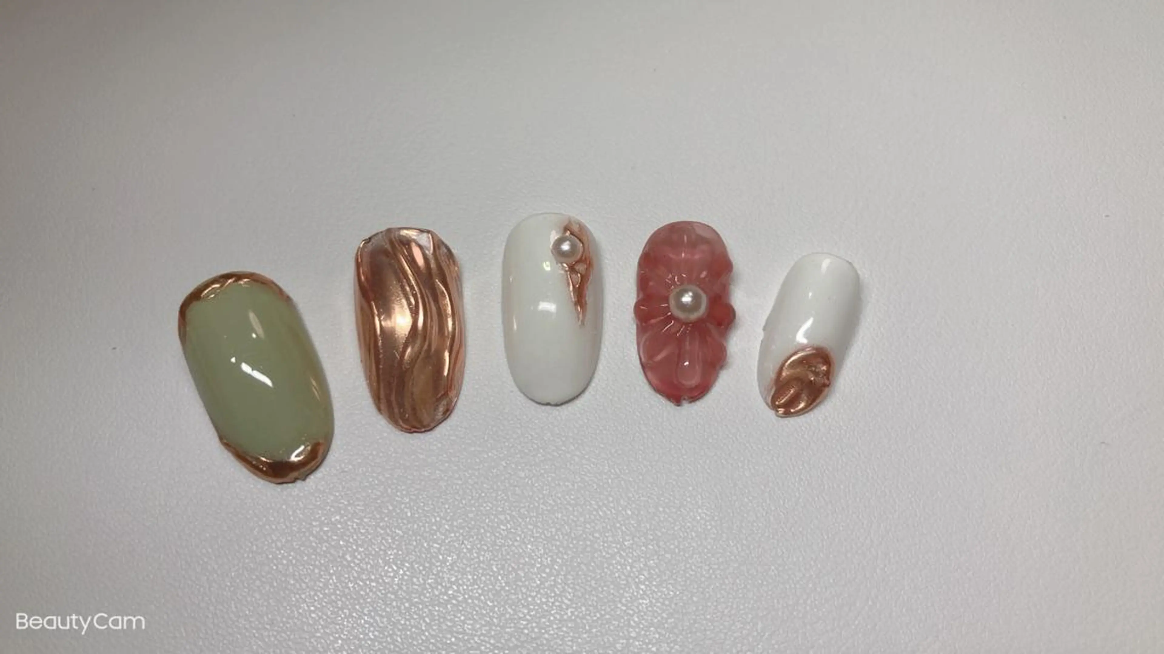 ネイル ewt miniのマツエク・マツパデザイン