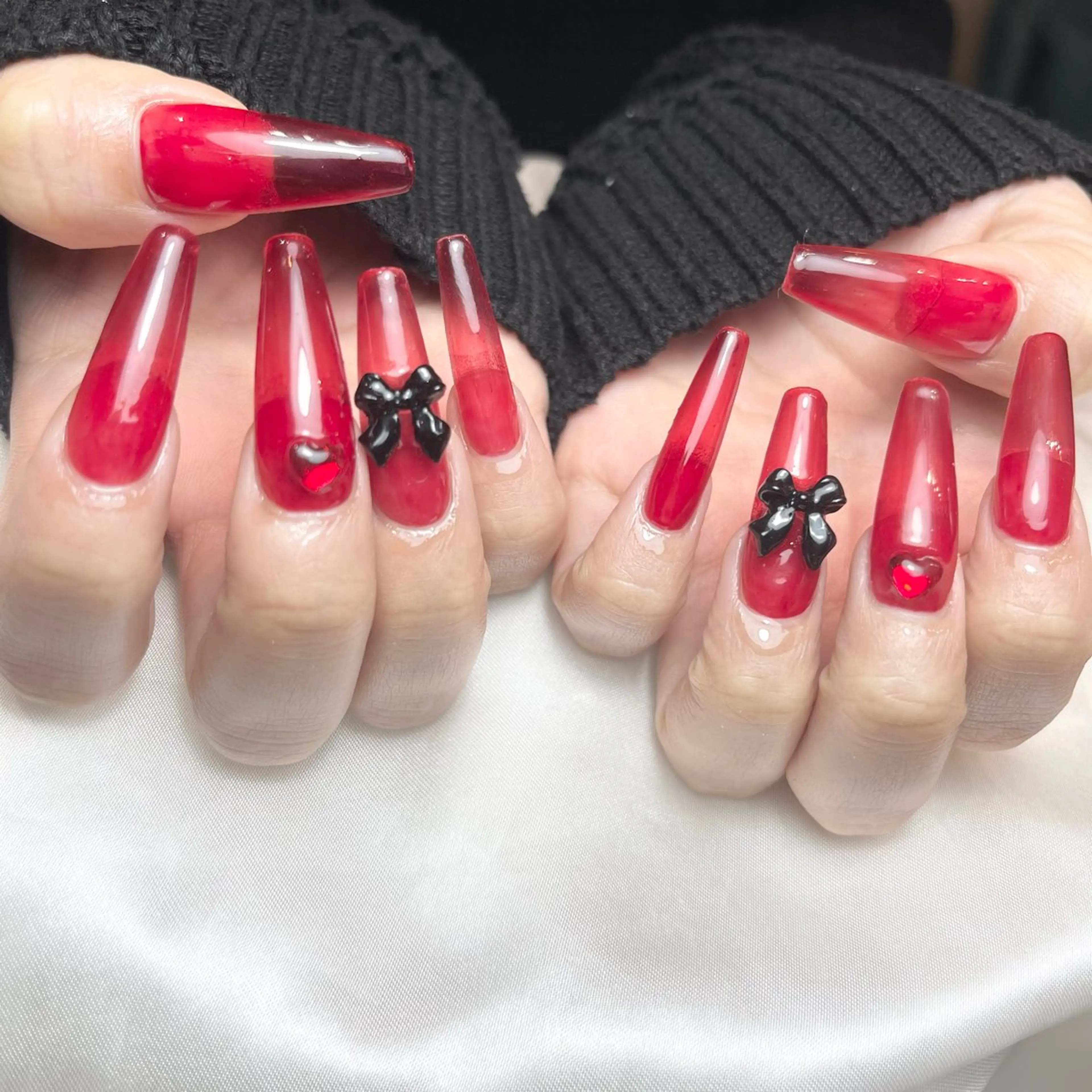 ネイル ロングネイル 赤色 バレンタイン ハンドネイル salon de Tiara 碧のネイルデザイン