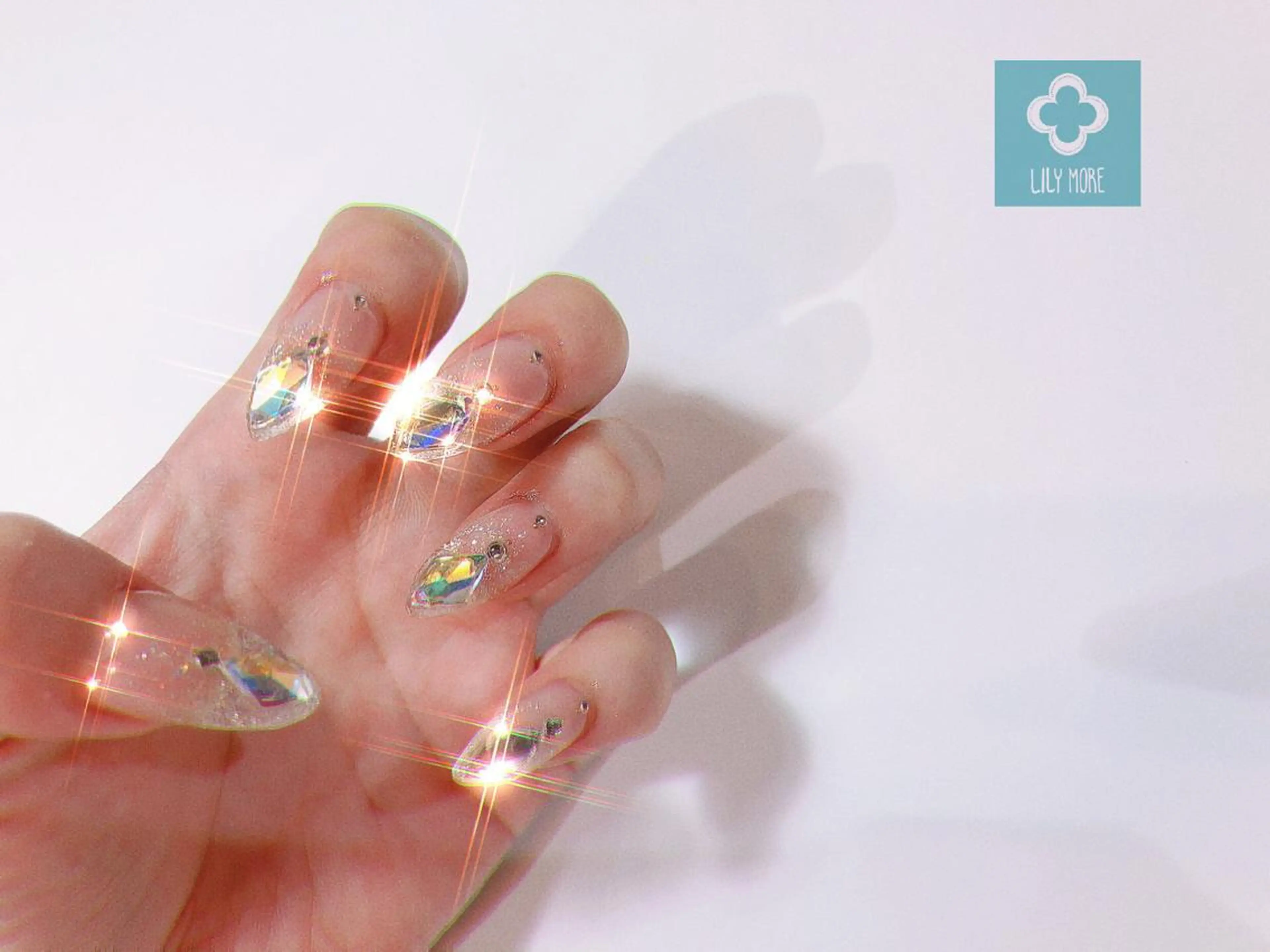 ネイル ストーンネイル Lily closetのネイルデザイン
