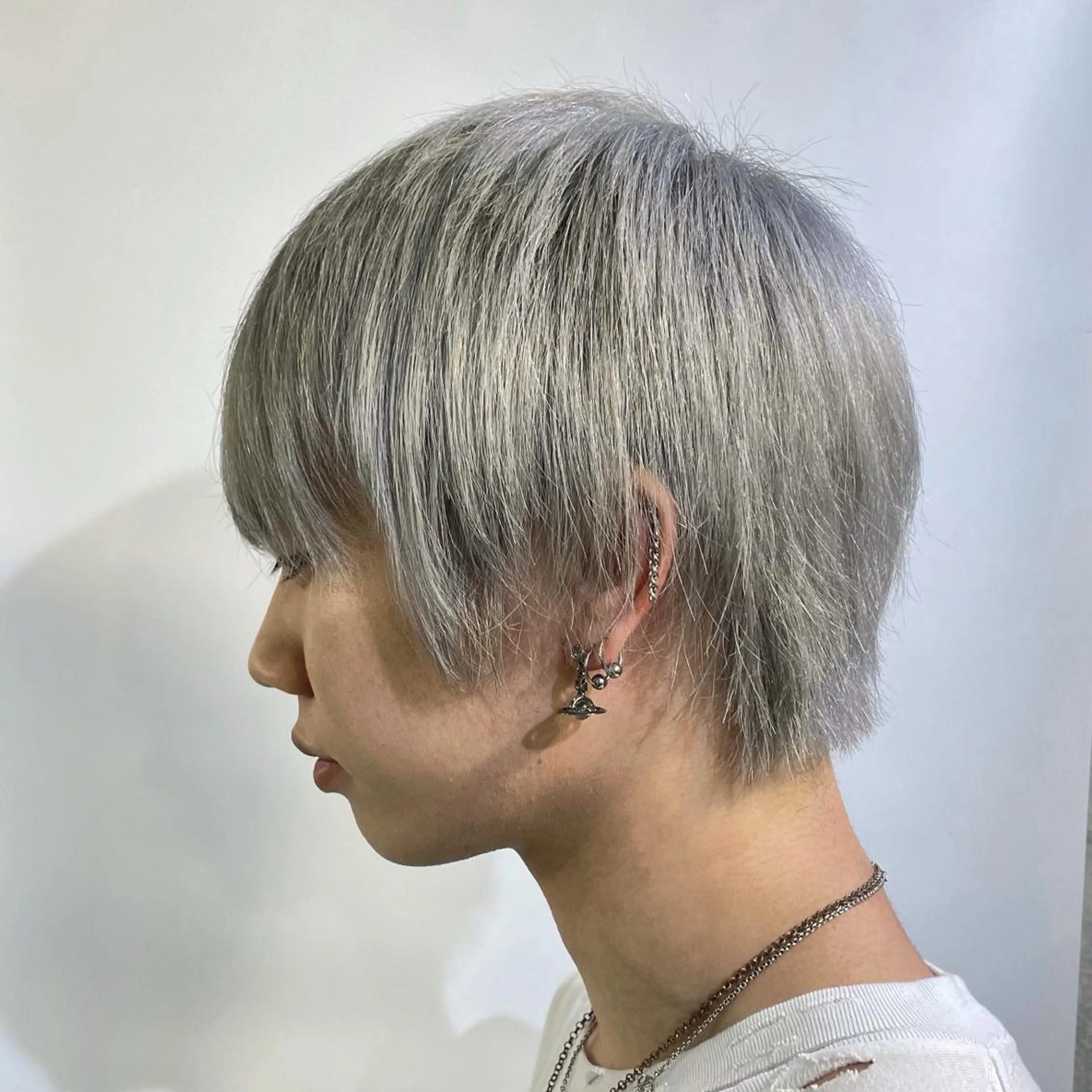 ショート カラー メンズ シルバー ホワイトシルバー pizzicato pacto所属・ボルドーカラー/ワイ ンレッド/長山遼太郎のヘアスタイル
