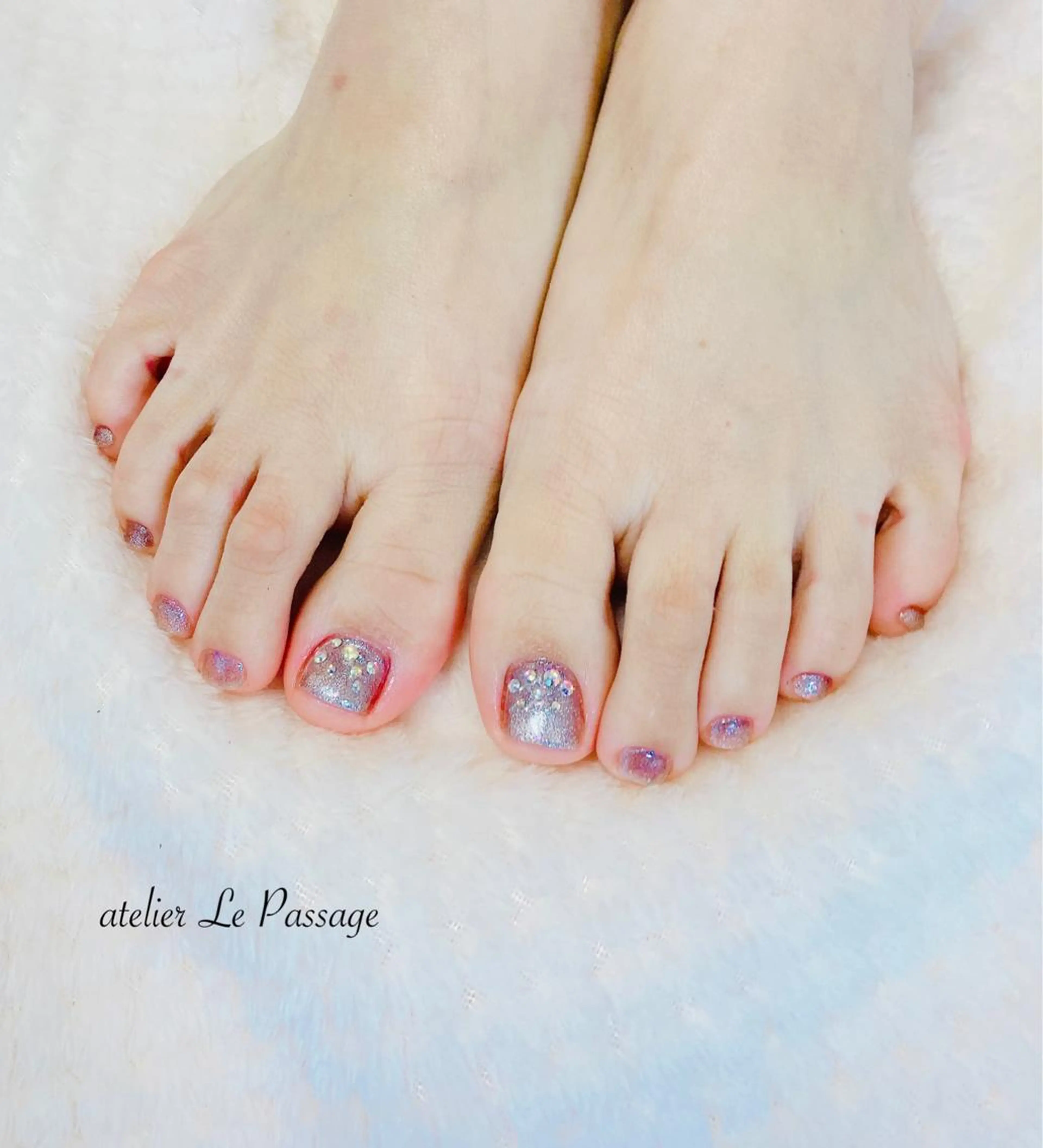 ネイル ジェルネイル グラデーション ラメ(グリッター) オフィスネイル ワンカラーネイル Atelier Le Passage所属・h nakatsukaのネイルデザイン