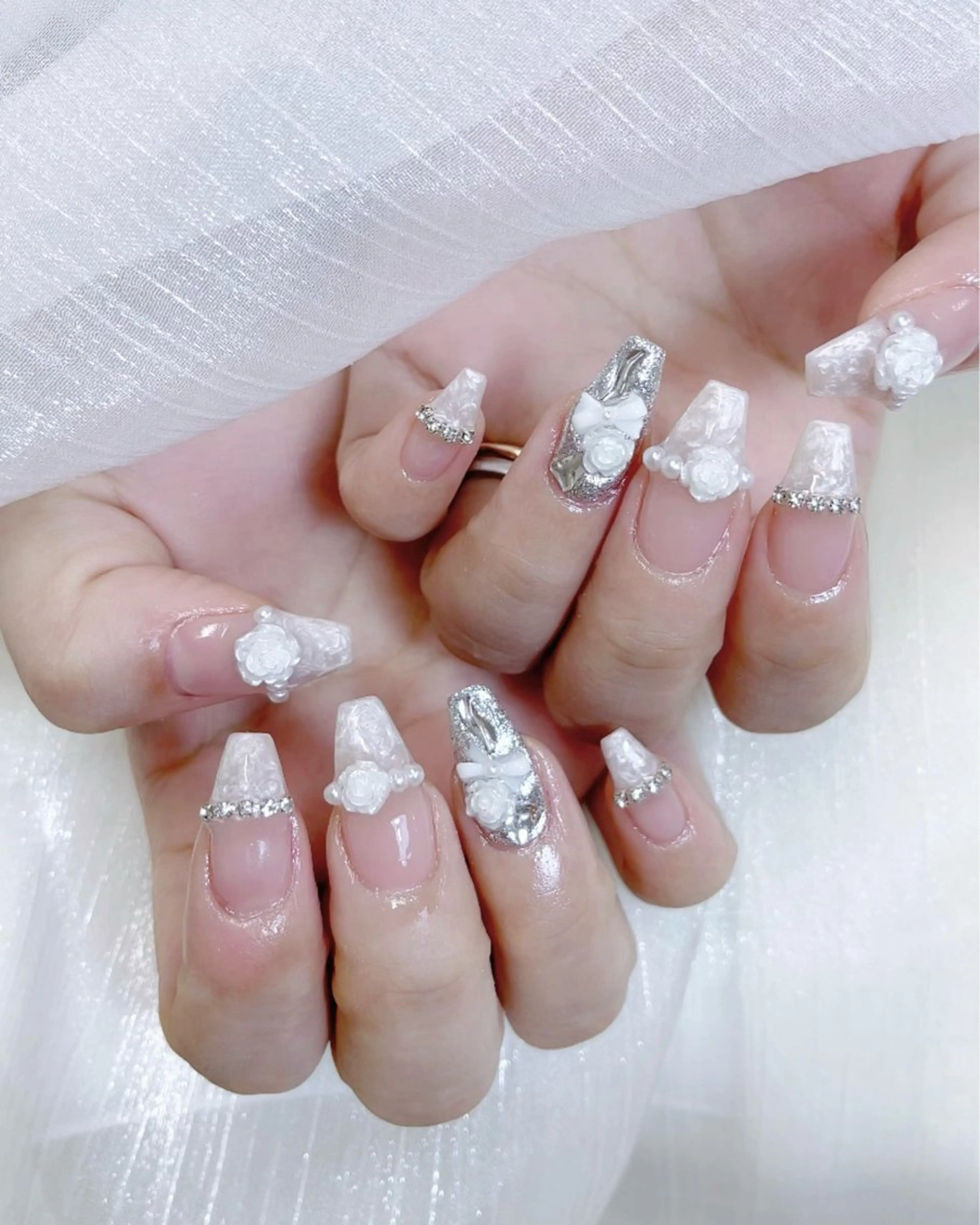 ネイル チークネイル フレンチネイル ハート キラキラネイル 韓国ネイル ハンドネイル Speraネイル 大宮店🎀のネイルデザイン