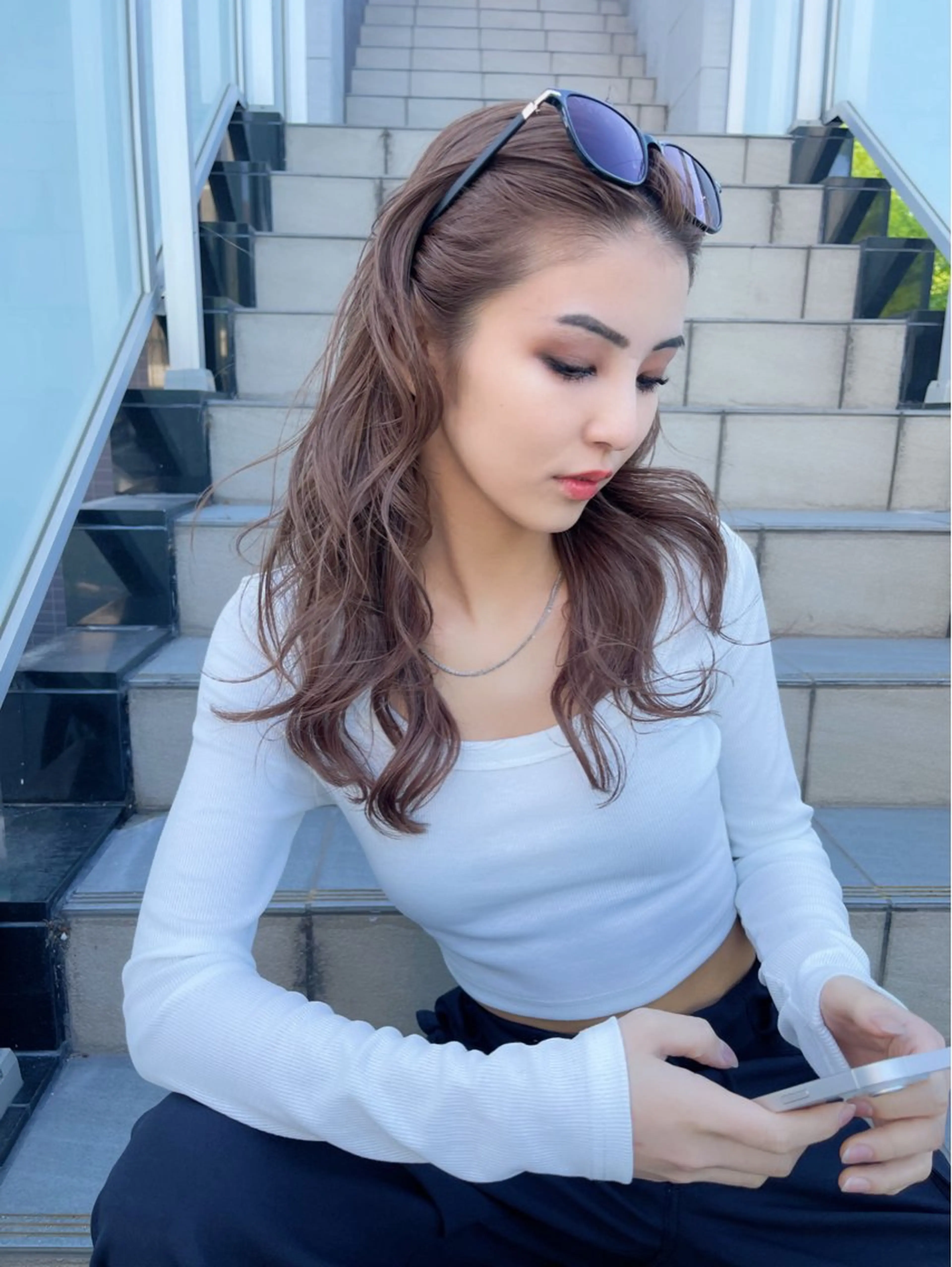 セミロング カラー ベージュカラー ブリーチ ケアブリーチ ダブルカラー ミルクティーベージュ カット ヘアカラー トリートメント AiM 大名のヘアスタイル