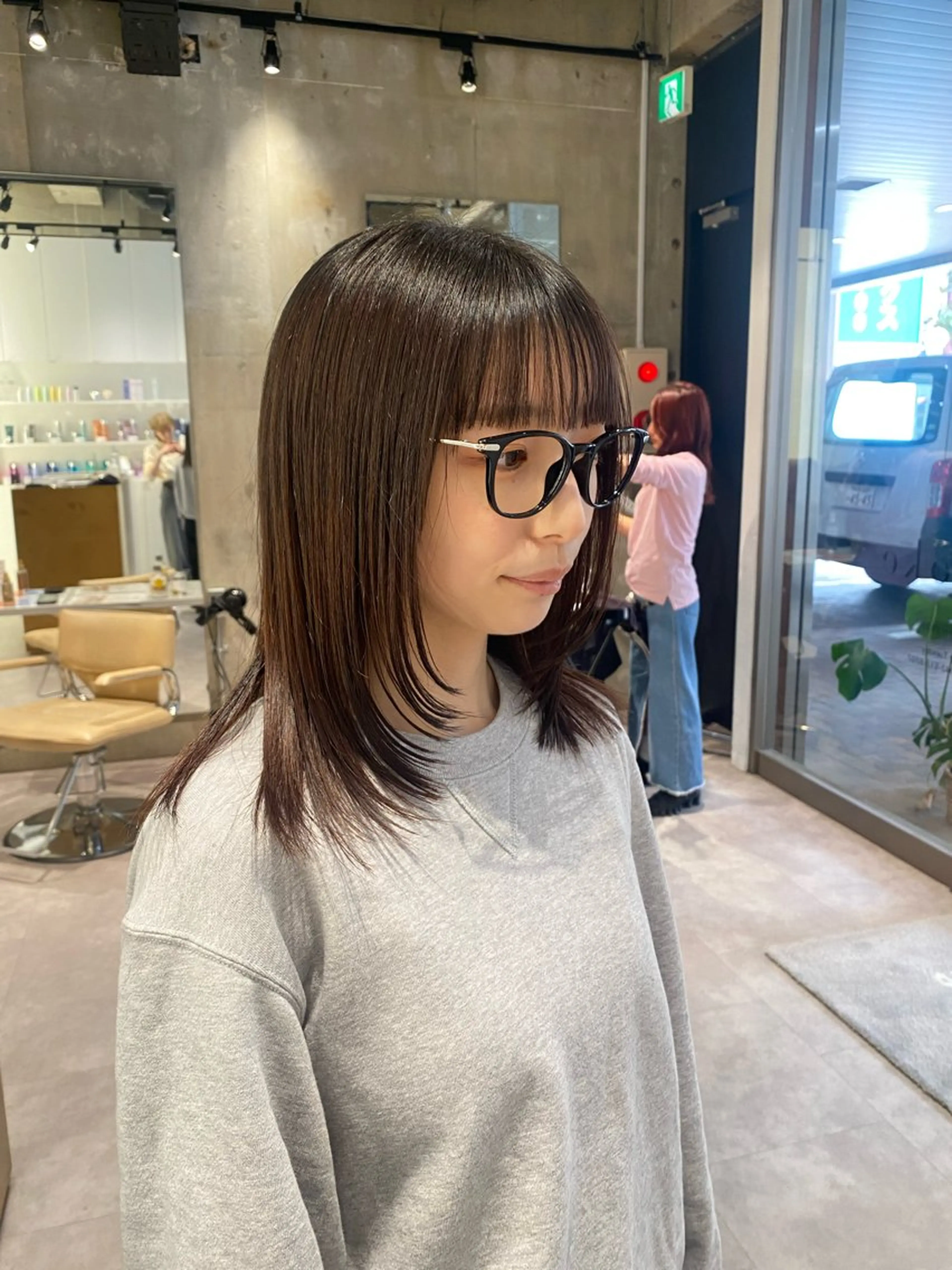 ミディアム カラー レイヤーカット カット mina🌿無料ショ ートカット募集中🚨のヘアスタイル