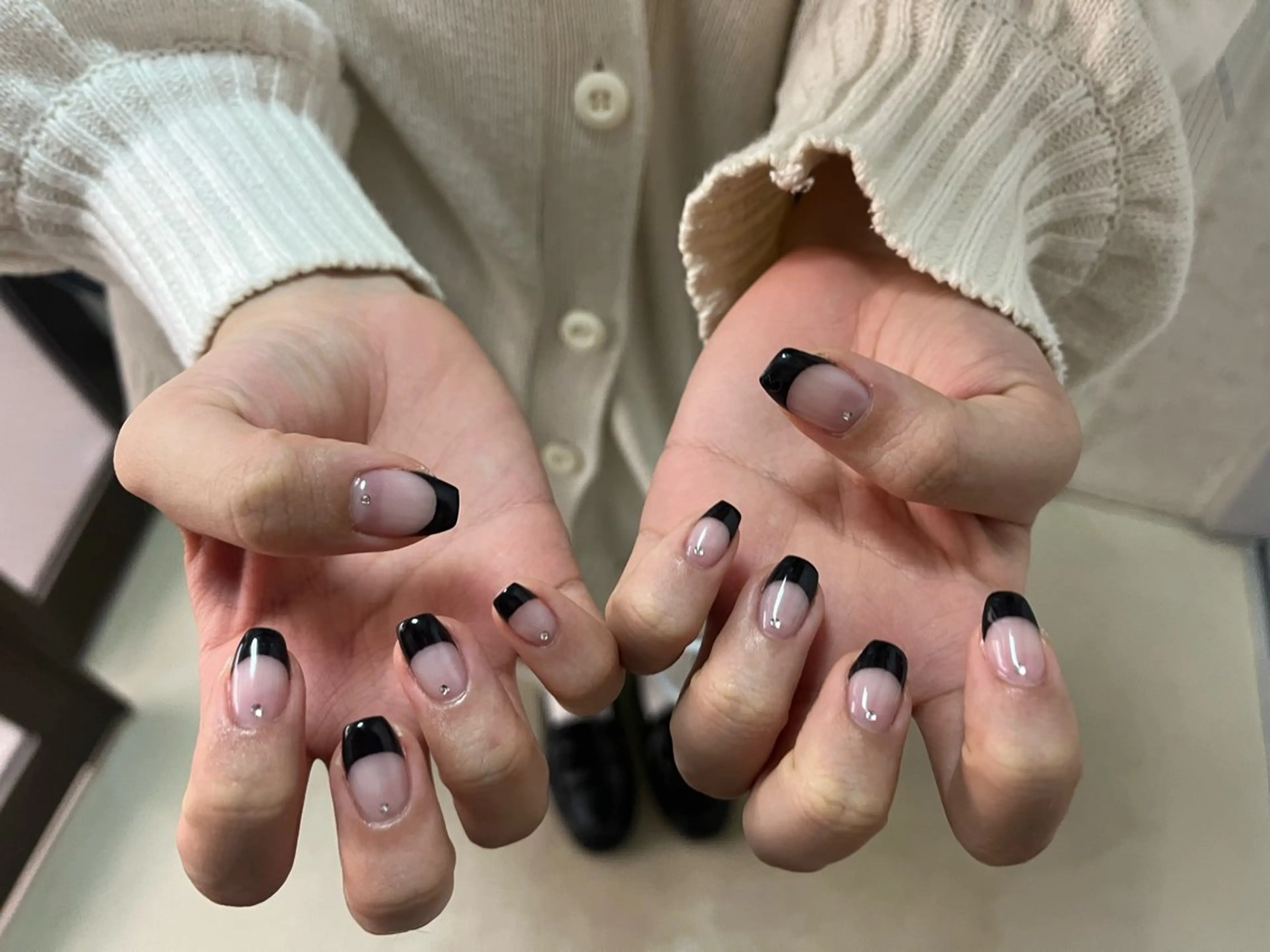 【ハンドモデル】オフ込みフレンチ(ベースクリア)の写真