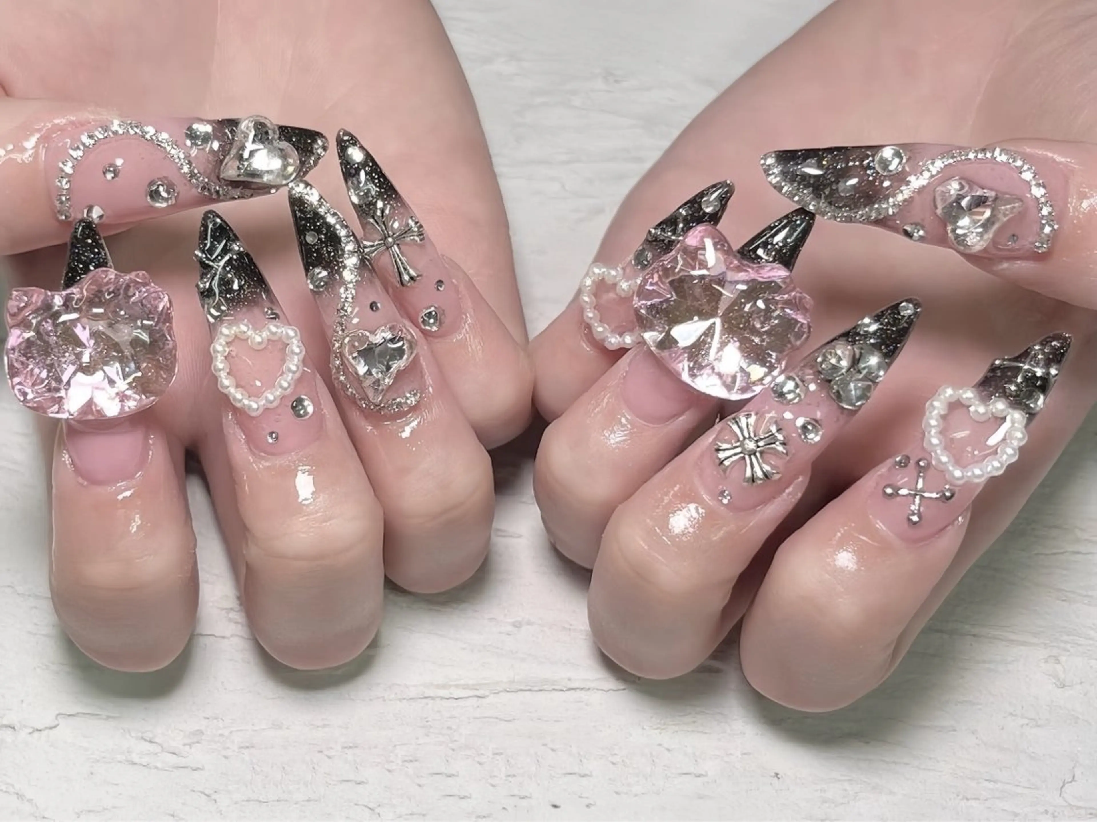 ネイル チークネイル フレンチネイル ガラスフレンチ グラデーション キラキラネイル ハンドネイル Rin Nailのネイルデザイン