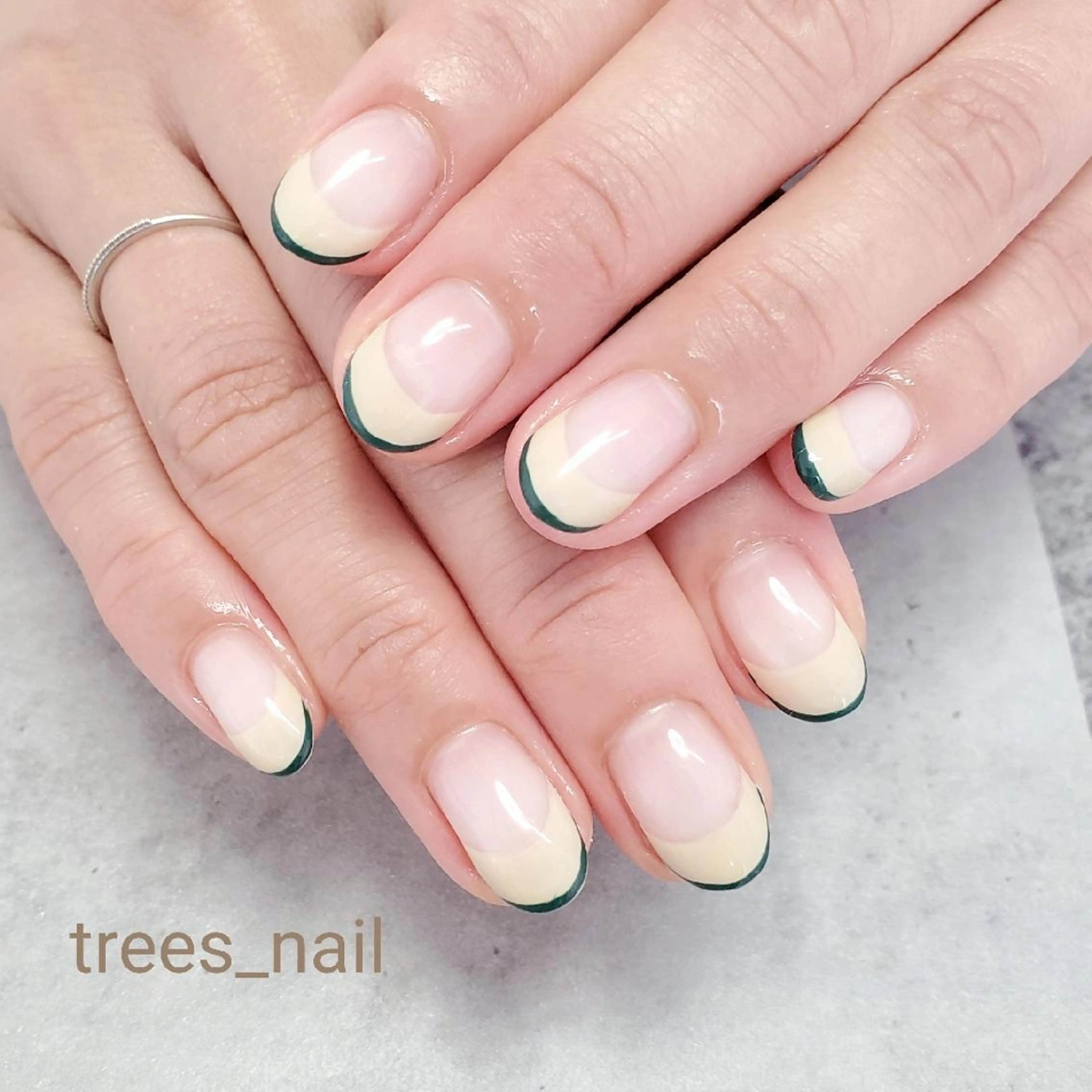 ネイル ダブルフレンチ フレンチネイル グリーン オフィスネイル シンプルネイル trees_ nailのネイルデザイン