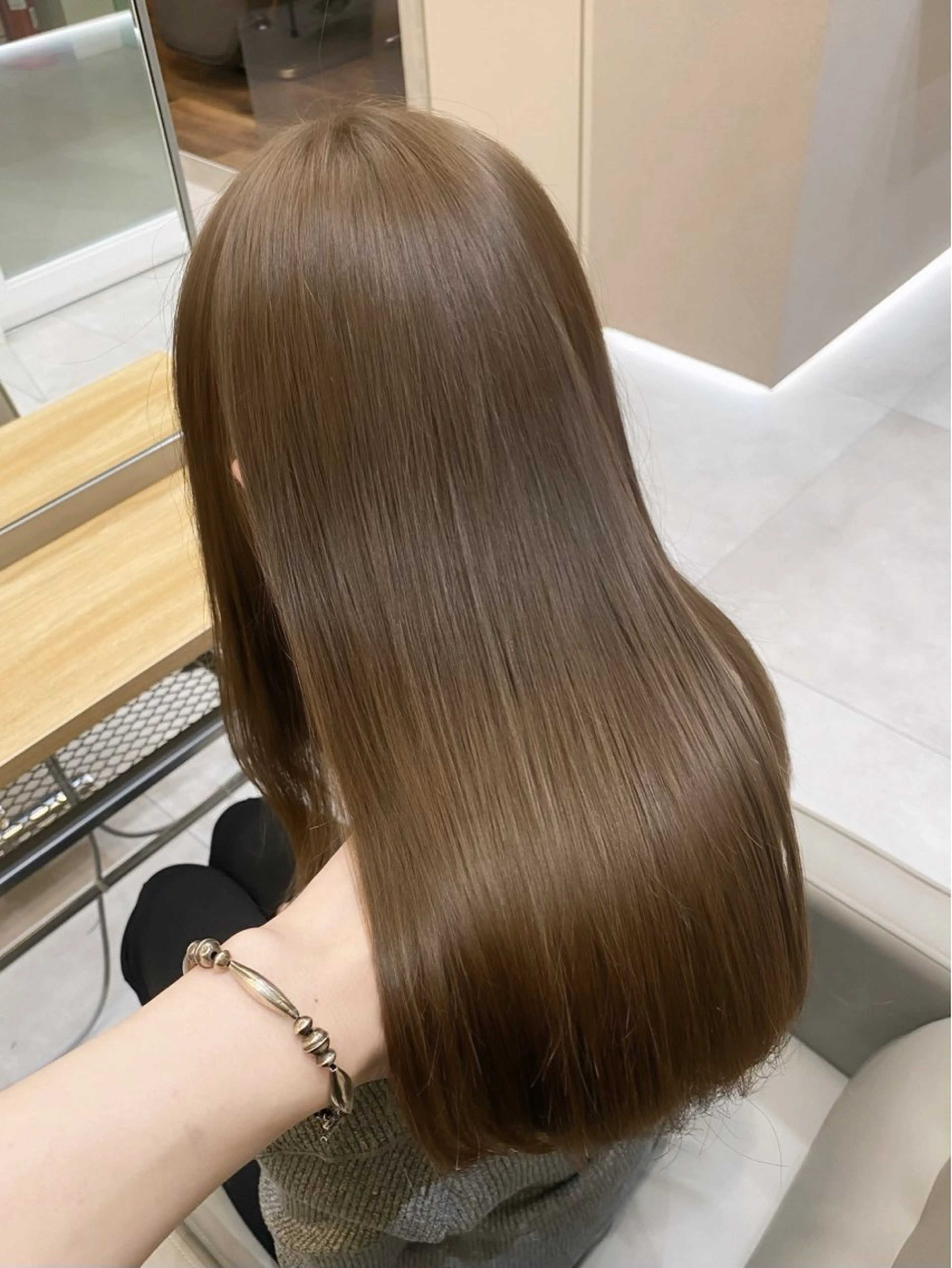 ミディアム カラー ヘアアレンジ ベージュカラー ブリーチ ブラウンカラー 透明感カラー ダブルカラー ヘアカラー トリートメント ヘアセット 藤岡 誠也のヘアスタイル